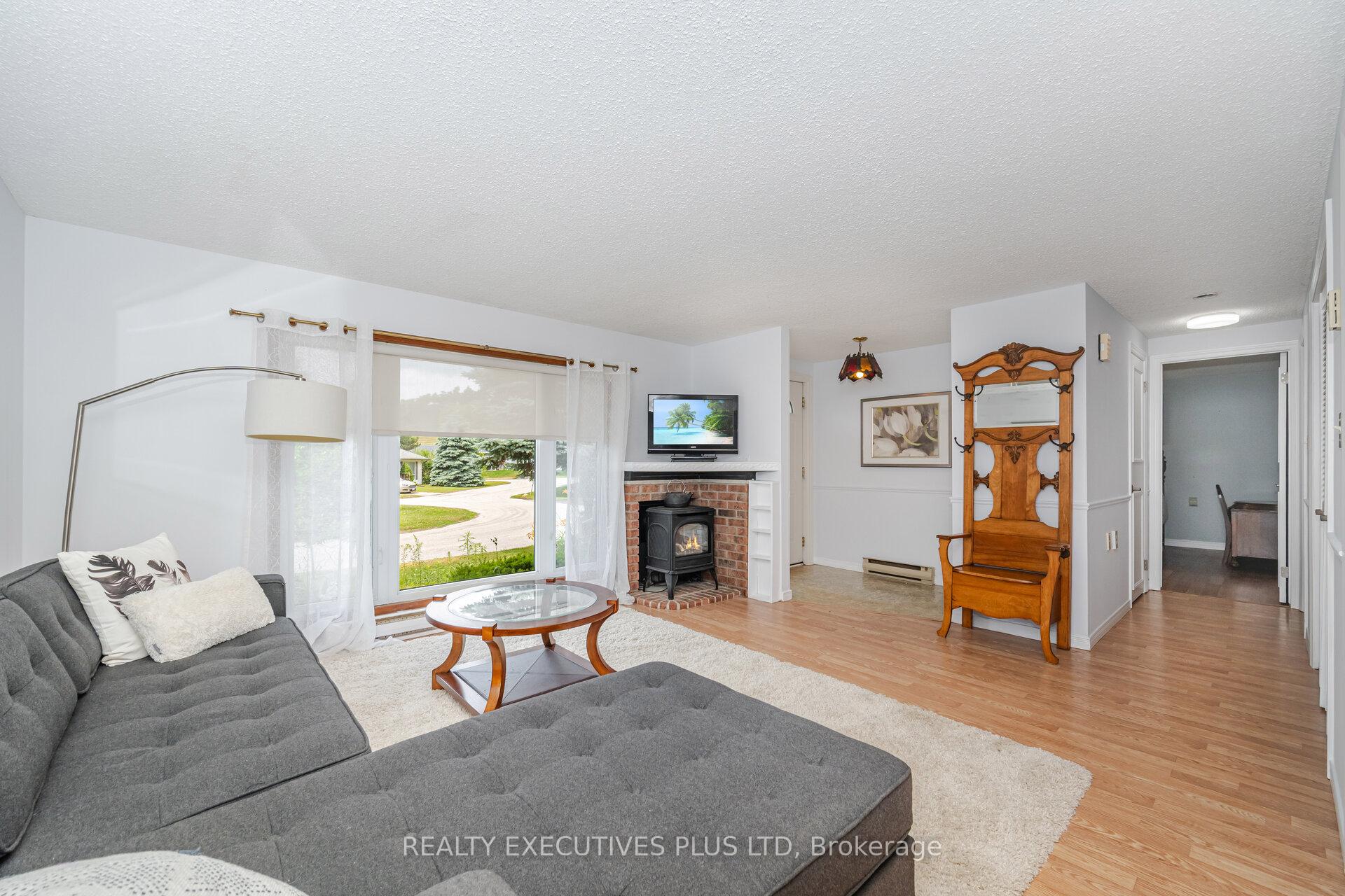 Photo 8 of 5 Pineview Court, New Tecumseth, Rural New Tecumseth — HOMEH