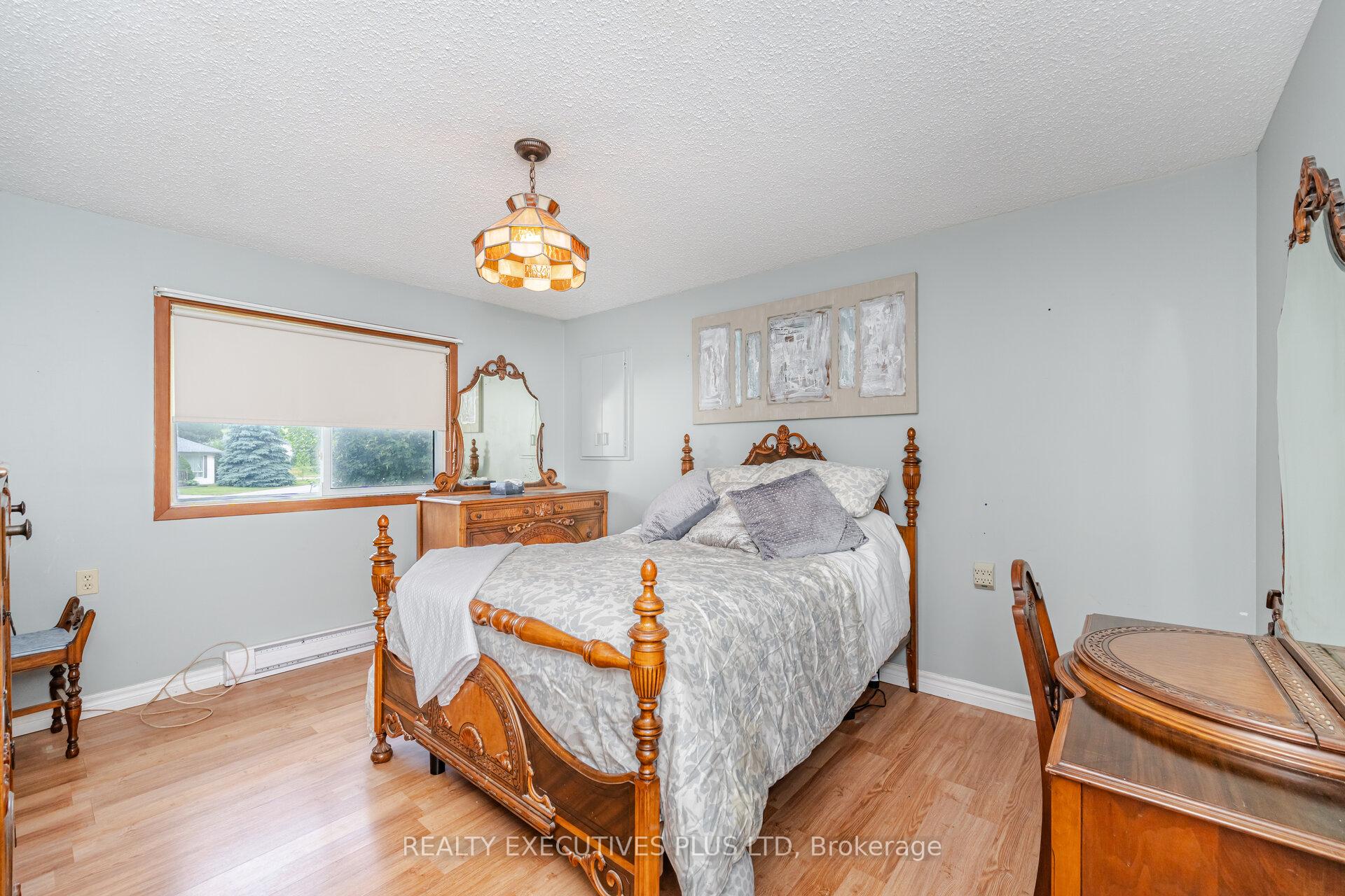 Photo 23 of 5 Pineview Court, New Tecumseth, Rural New Tecumseth — HOMEH