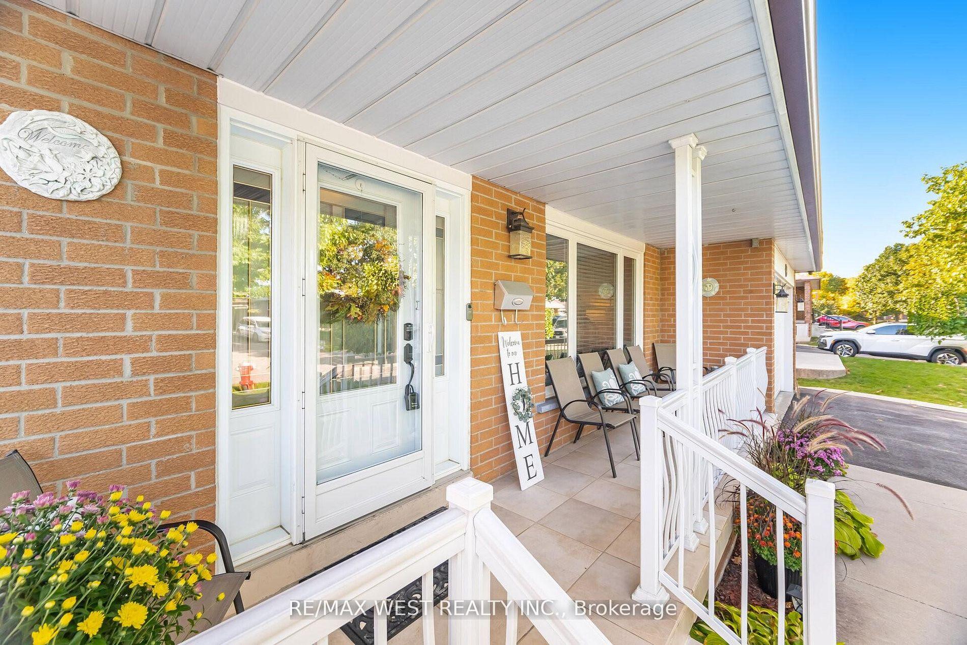 Photo 2 of 17 Malcolm Crescent, Brampton, Central Park — HOMEH