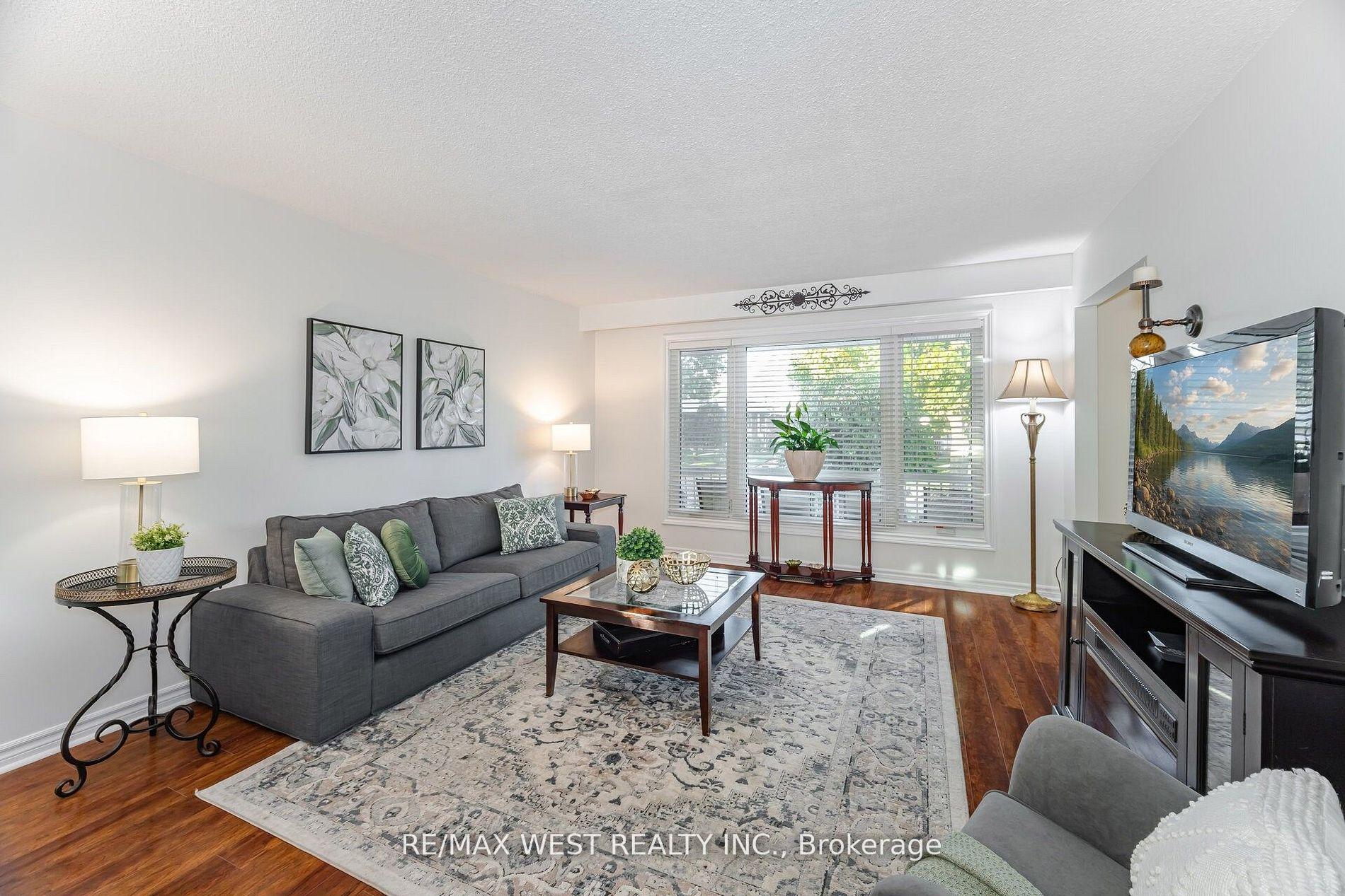 Photo 8 of 17 Malcolm Crescent, Brampton, Central Park — HOMEH