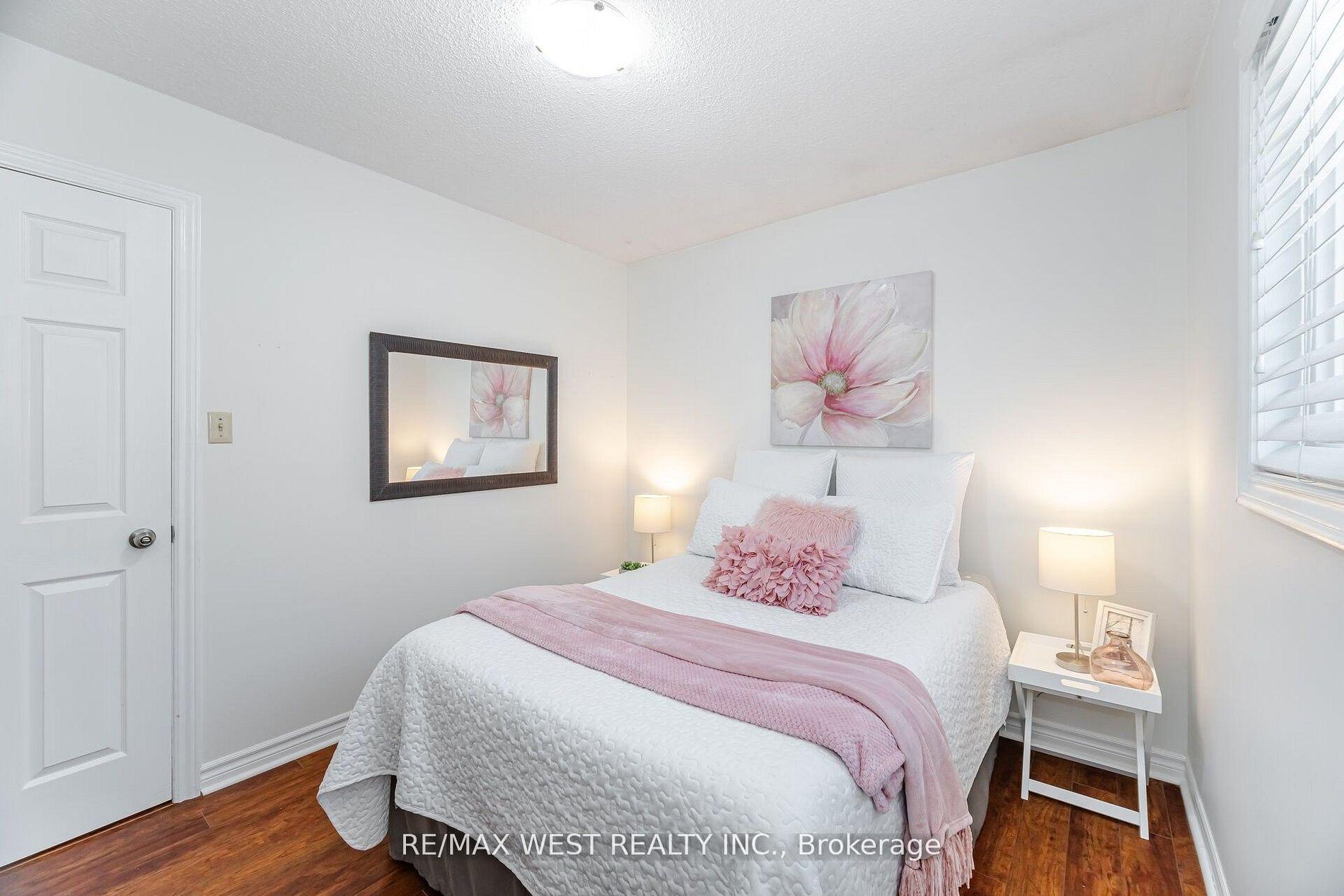Photo 18 of 17 Malcolm Crescent, Brampton, Central Park — HOMEH
