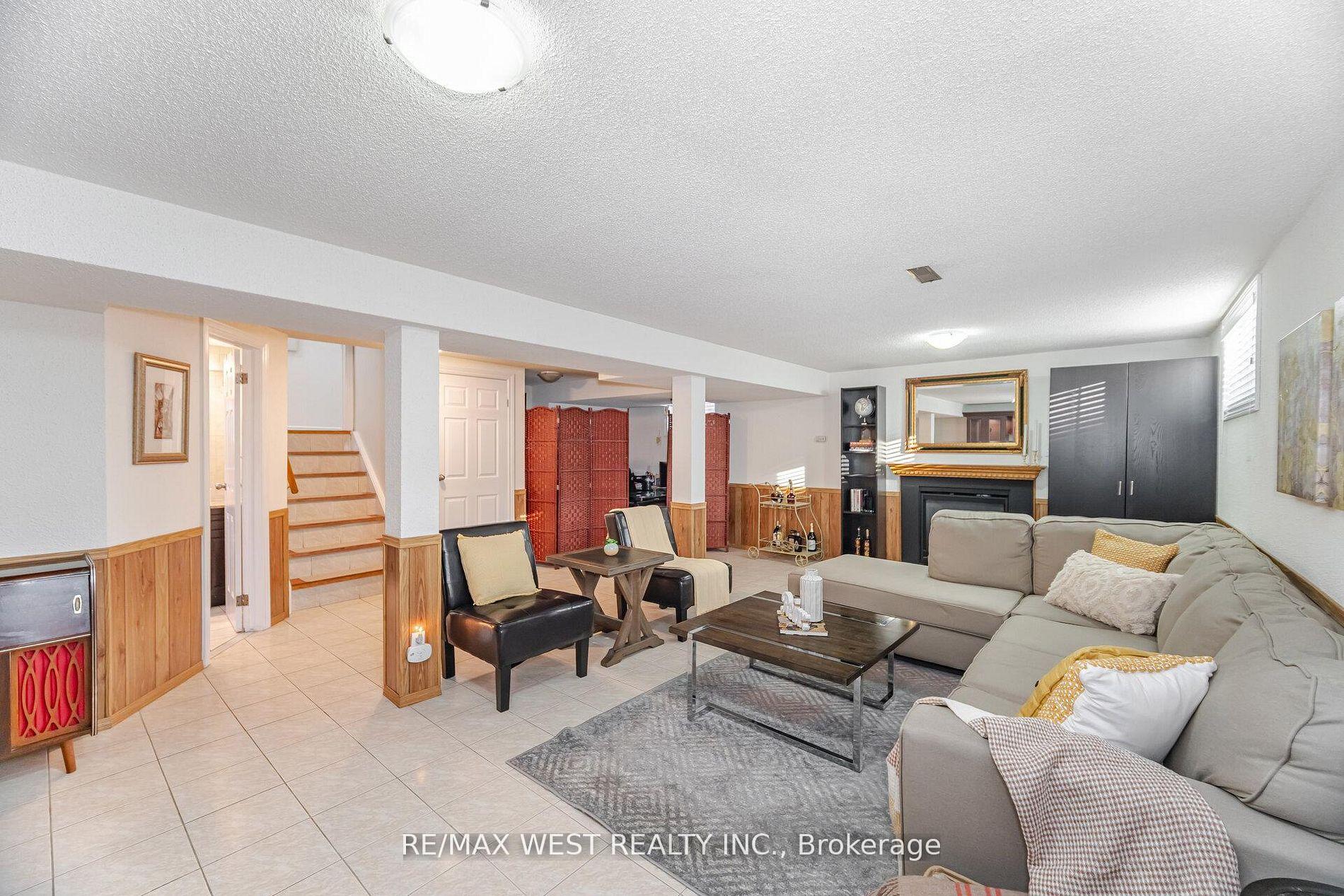 Photo 24 of 17 Malcolm Crescent, Brampton, Central Park — HOMEH