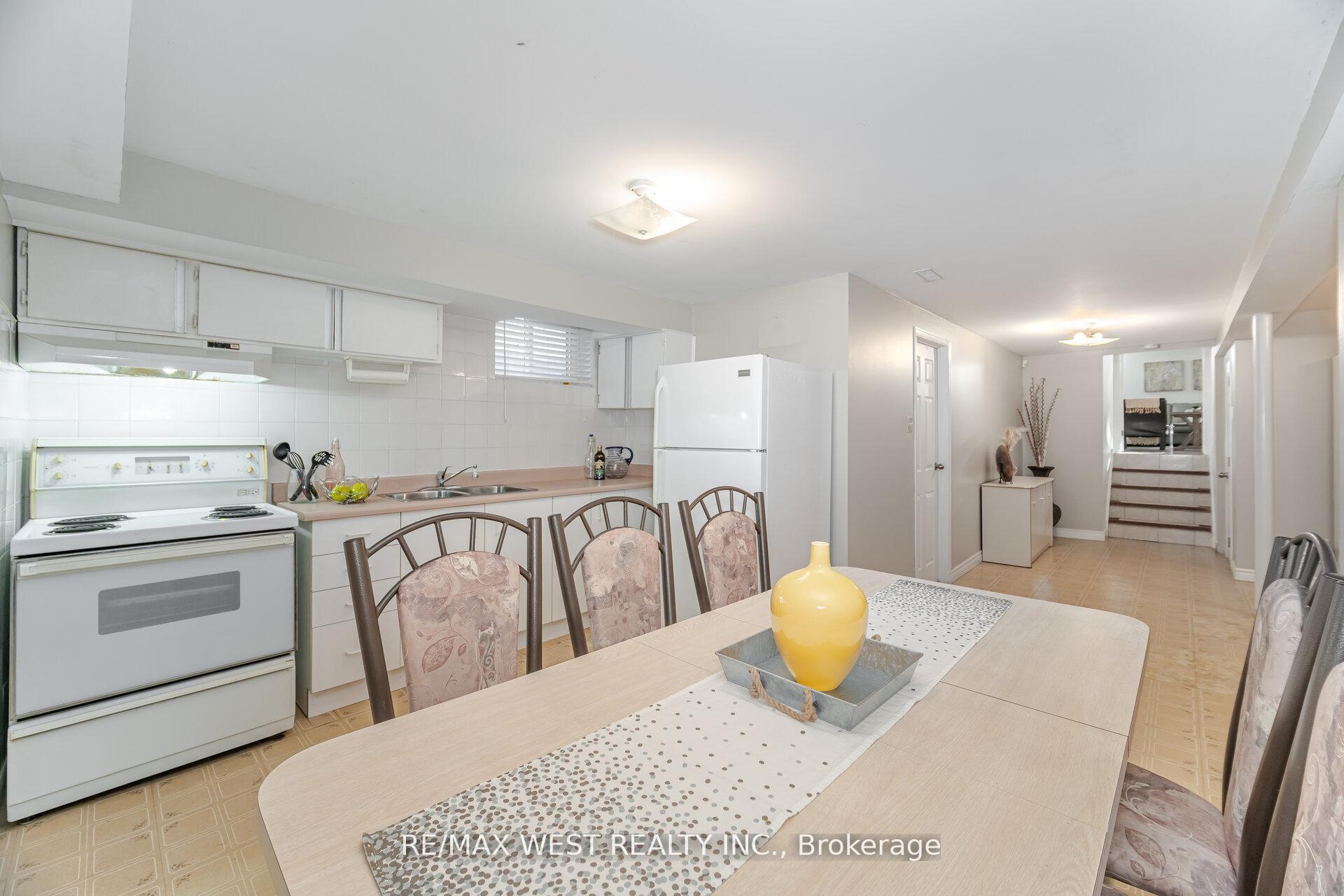 Photo 30 of 17 Malcolm Crescent, Brampton, Central Park — HOMEH