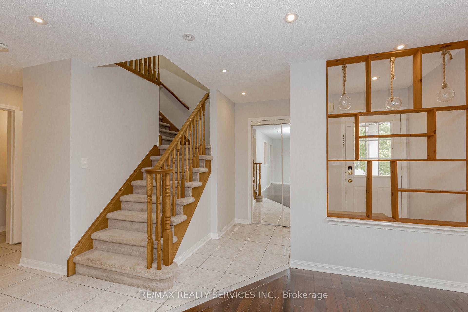 Photo 6 of Unit Upper, 106 Narrow Valley Crescent, Brampton, Sandringham-Wellington — HOMEH