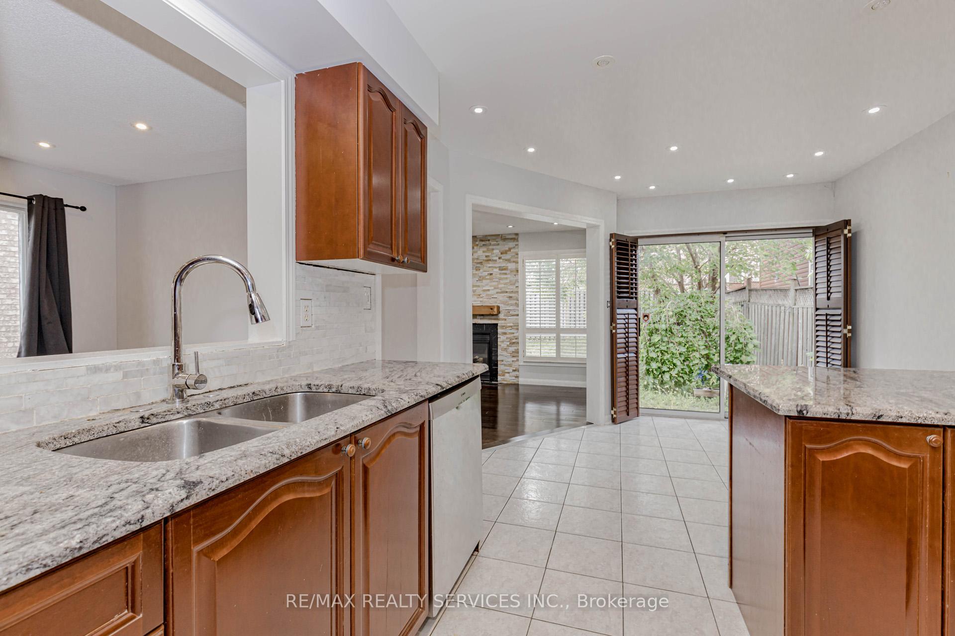 Photo 7 of Unit Upper, 106 Narrow Valley Crescent, Brampton, Sandringham-Wellington — HOMEH