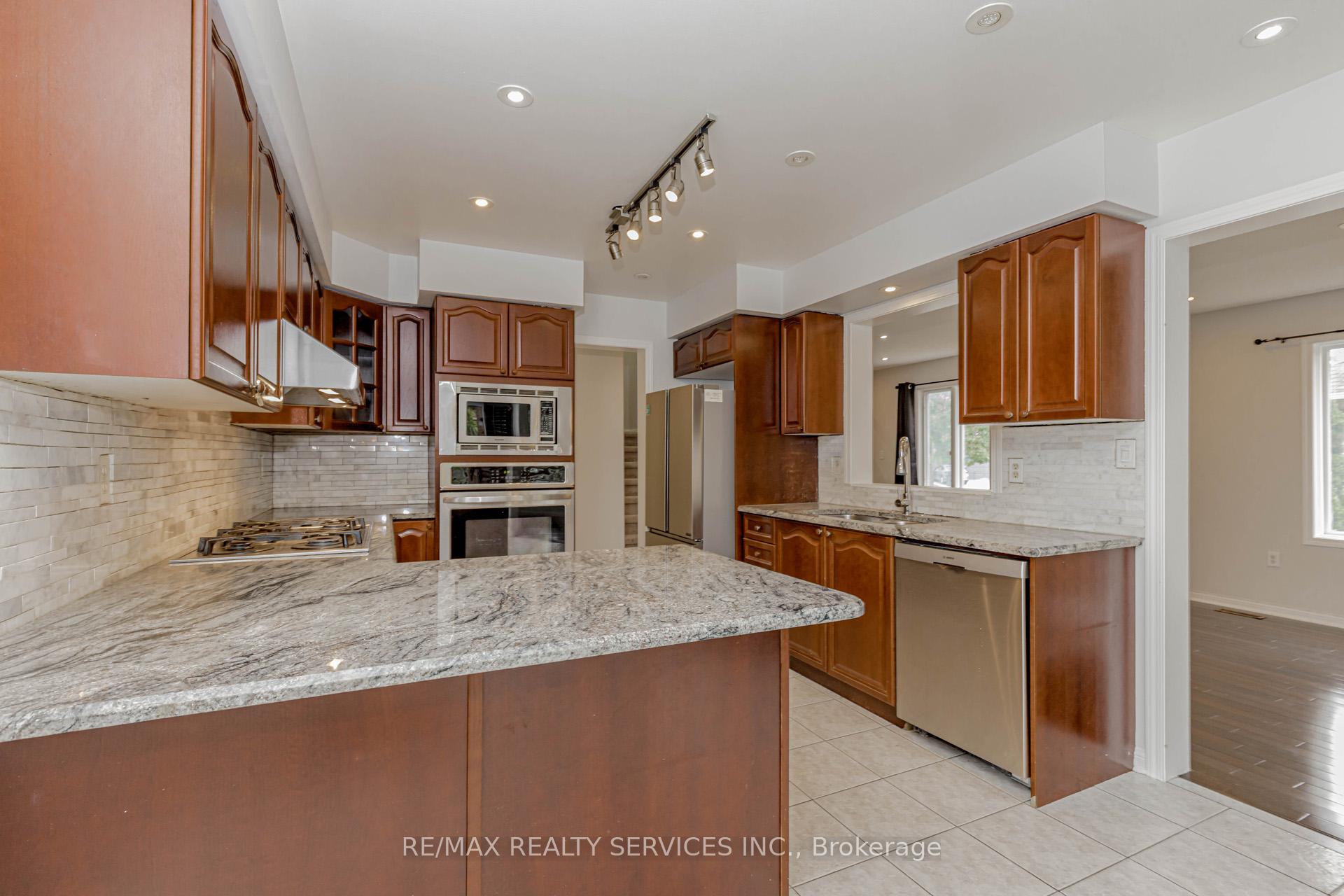 Photo 9 of Unit Upper, 106 Narrow Valley Crescent, Brampton, Sandringham-Wellington — HOMEH