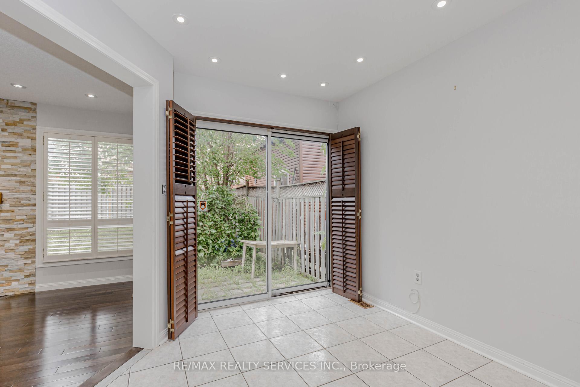 Photo 10 of Unit Upper, 106 Narrow Valley Crescent, Brampton, Sandringham-Wellington — HOMEH