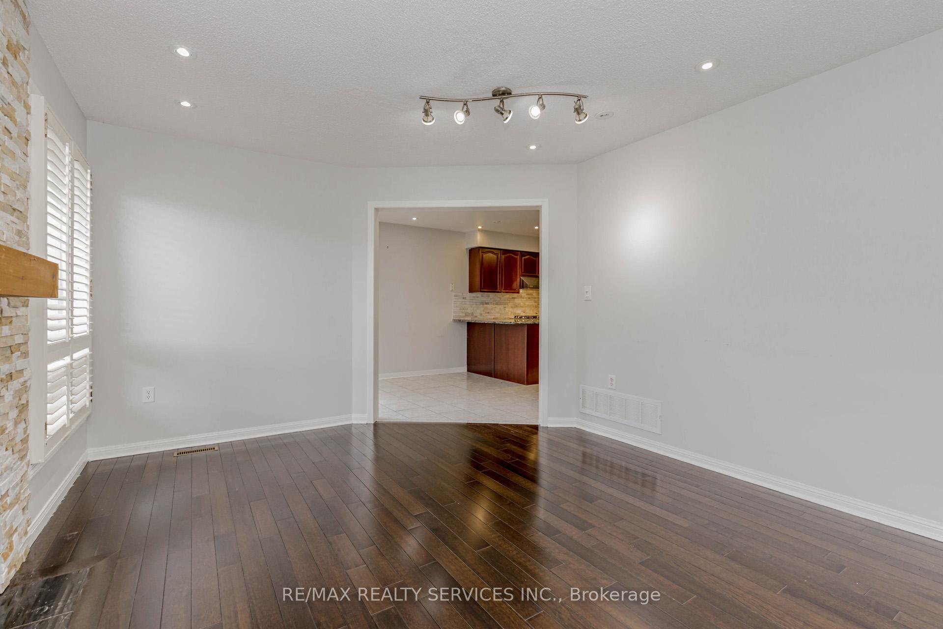 Photo 13 of Unit Upper, 106 Narrow Valley Crescent, Brampton, Sandringham-Wellington — HOMEH