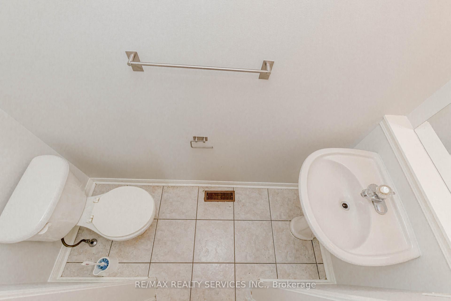 Photo 14 of Unit Upper, 106 Narrow Valley Crescent, Brampton, Sandringham-Wellington — HOMEH