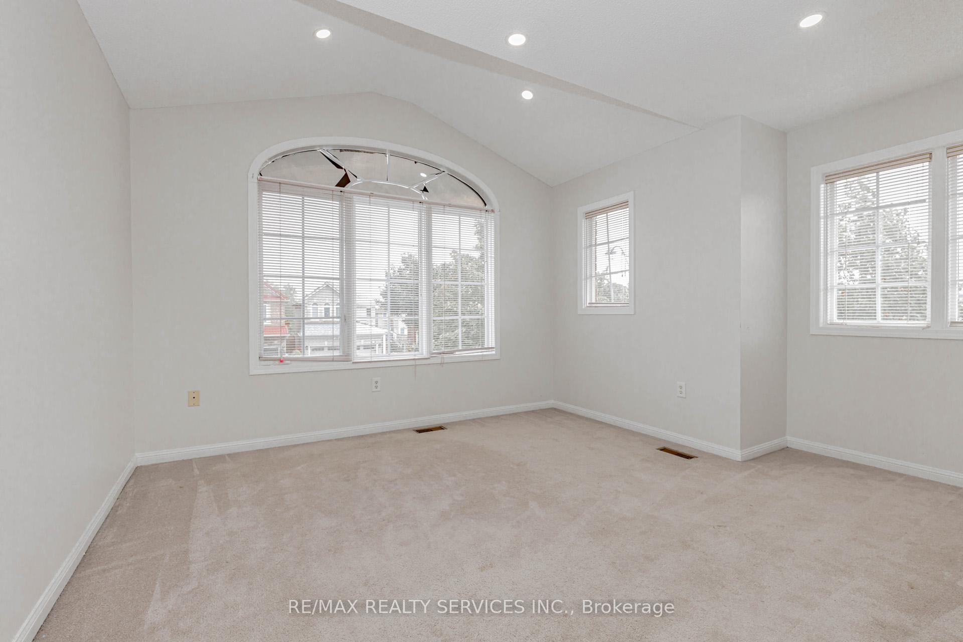 Photo 16 of Unit Upper, 106 Narrow Valley Crescent, Brampton, Sandringham-Wellington — HOMEH