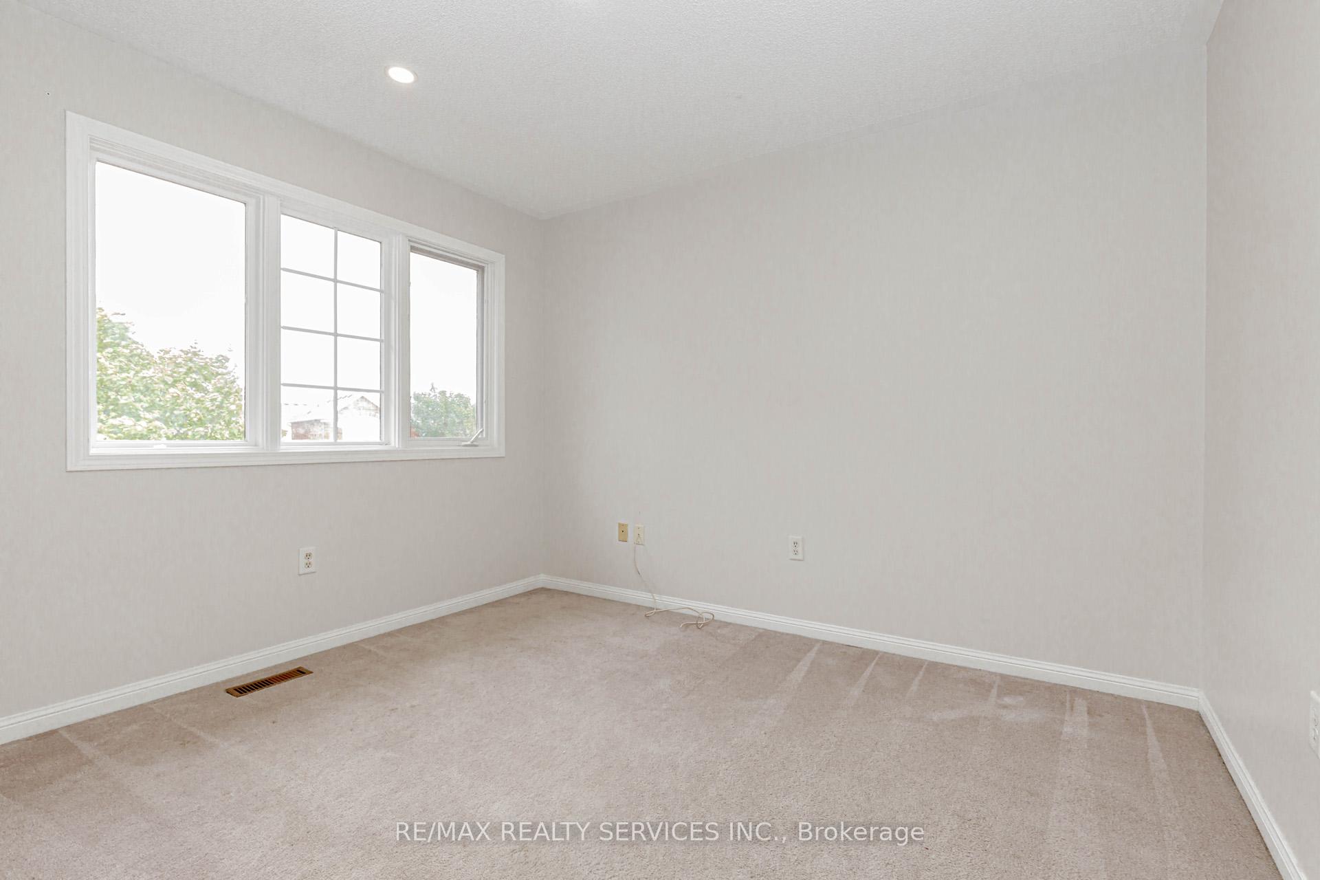 Photo 25 of Unit Upper, 106 Narrow Valley Crescent, Brampton, Sandringham-Wellington — HOMEH