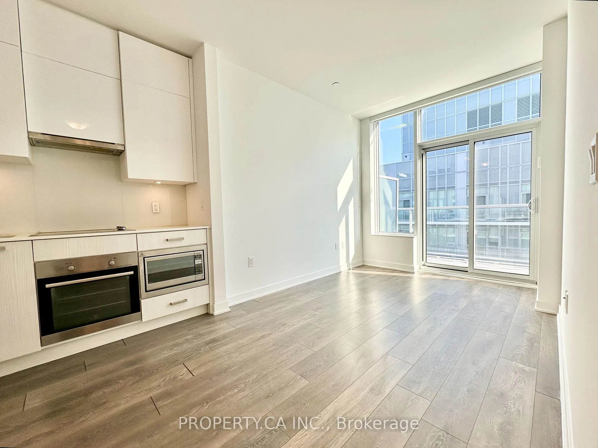Photo 4 of Unit PH06, 99 Broadway Avenue, Toronto, Mount Pleasant West — HOMEH