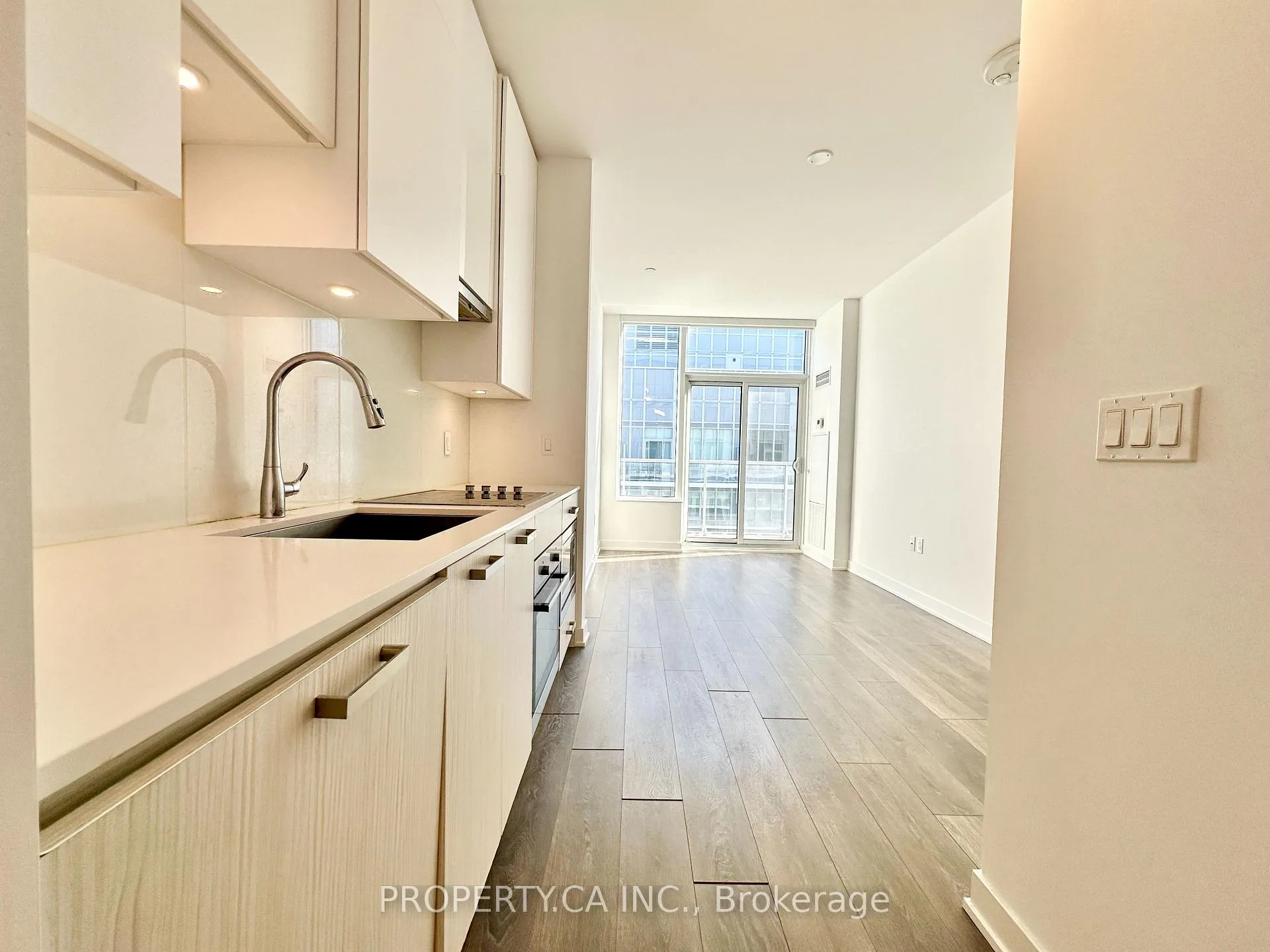 Photo 5 of Unit PH06, 99 Broadway Avenue, Toronto, Mount Pleasant West — HOMEH