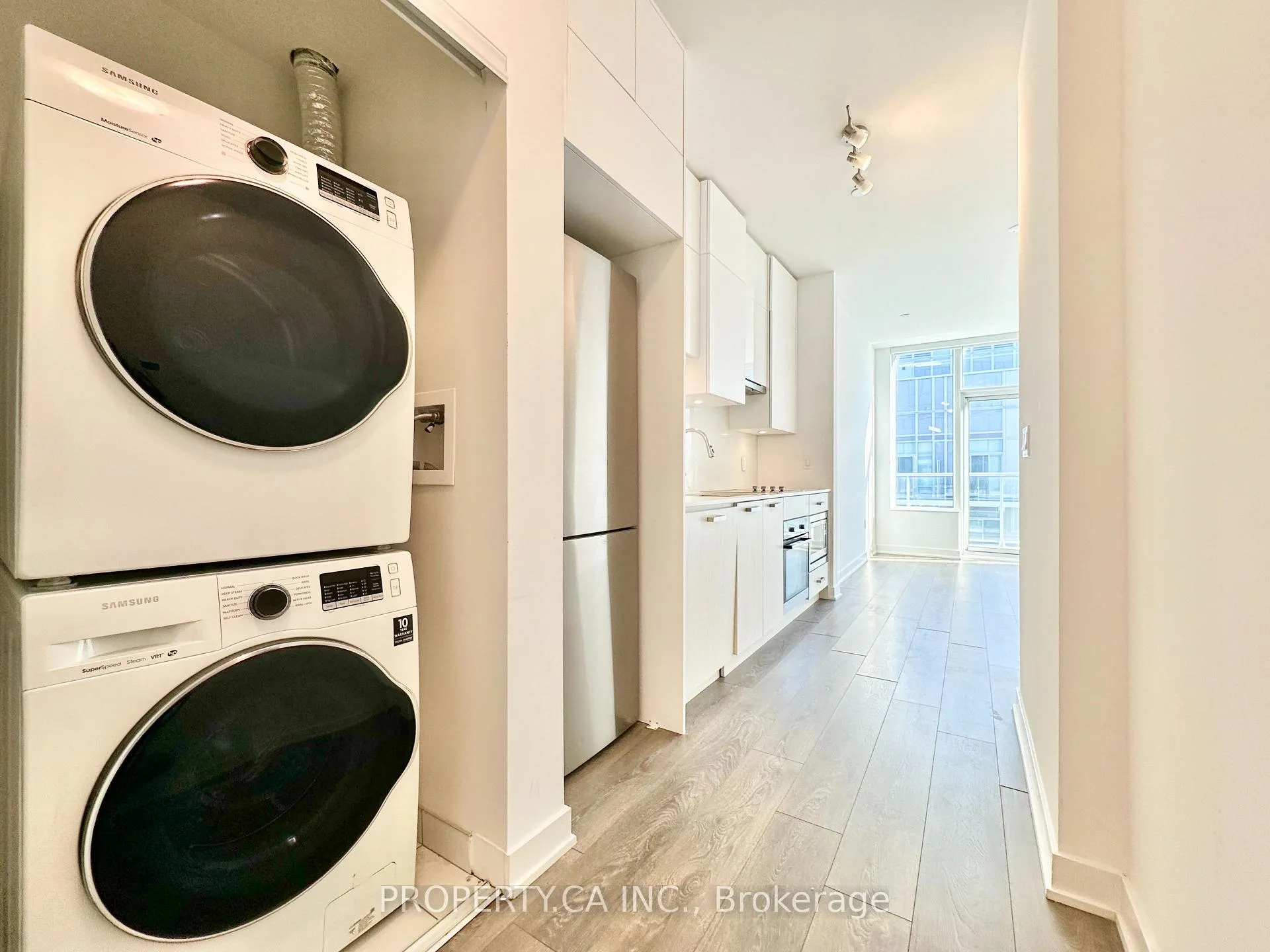 Photo 6 of Unit PH06, 99 Broadway Avenue, Toronto, Mount Pleasant West — HOMEH
