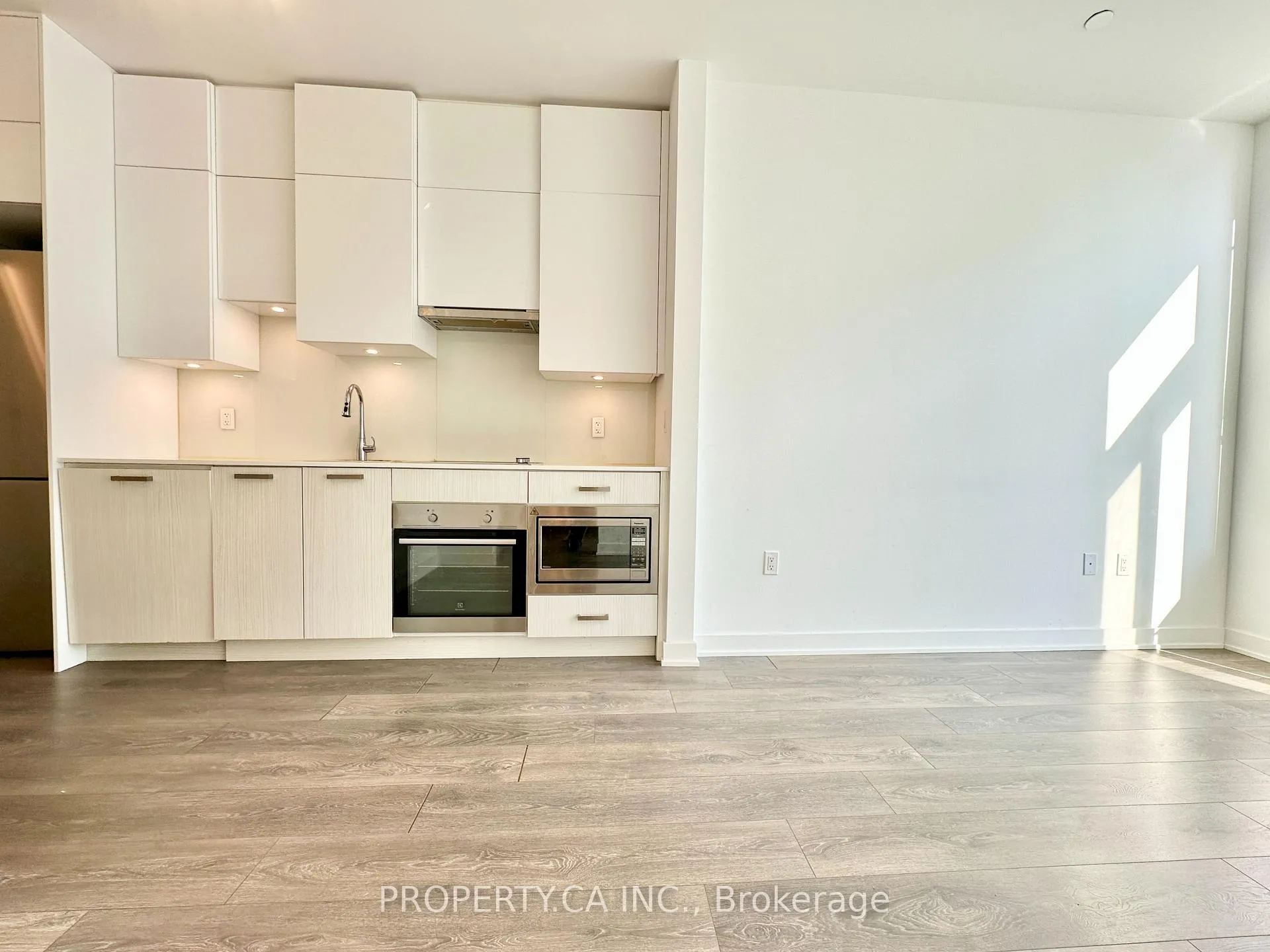 Photo 7 of Unit PH06, 99 Broadway Avenue, Toronto, Mount Pleasant West — HOMEH