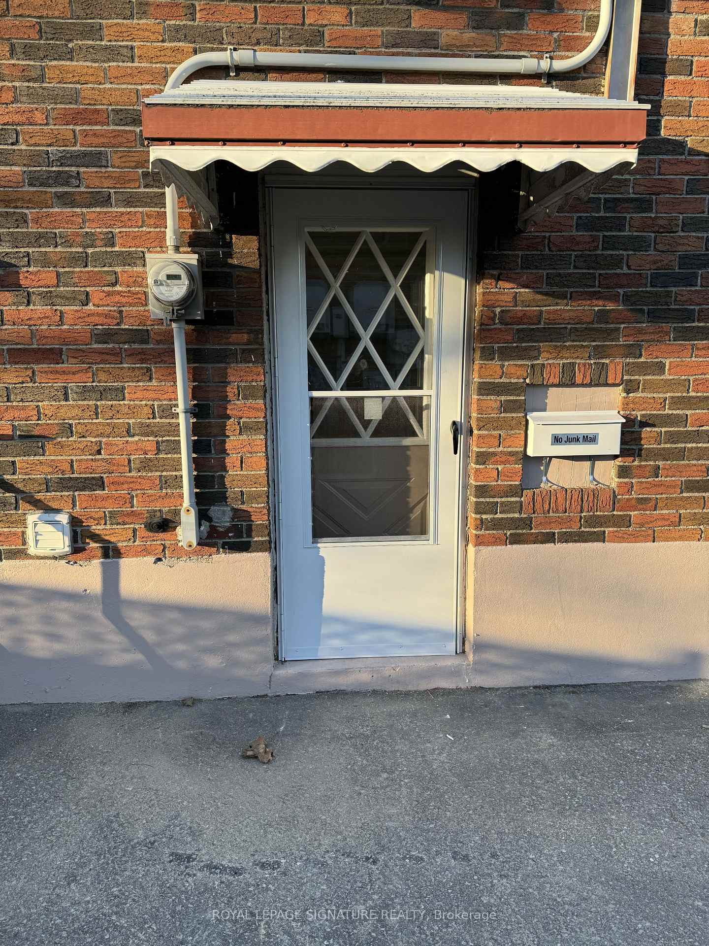 Photo 2 of Unit Bsmt, 352 Highland Avenue, Oshawa, Central — HOMEH