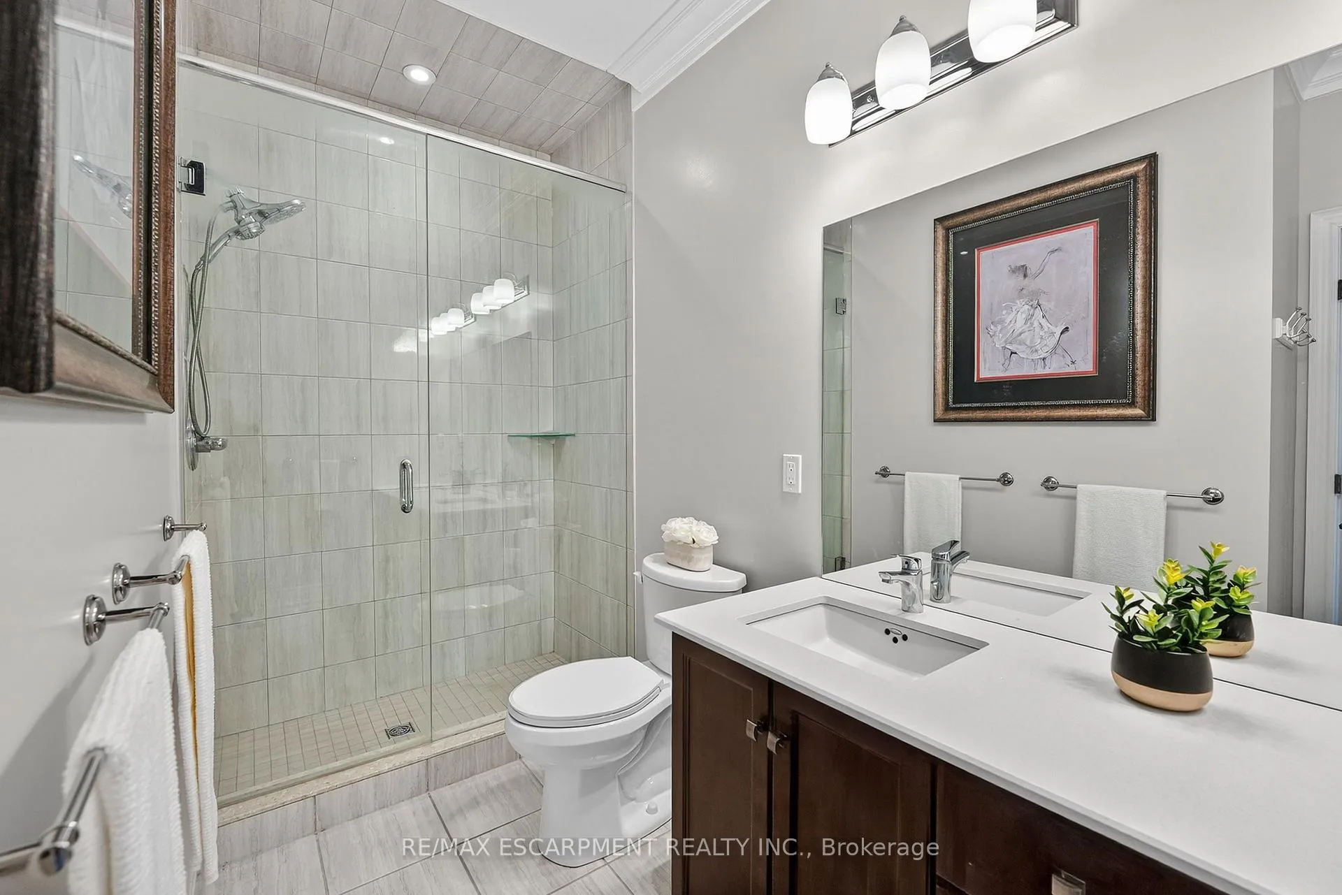 Photo 10 of 13 Dandurand Court, Grimsby, Grimsby East — HOMEH
