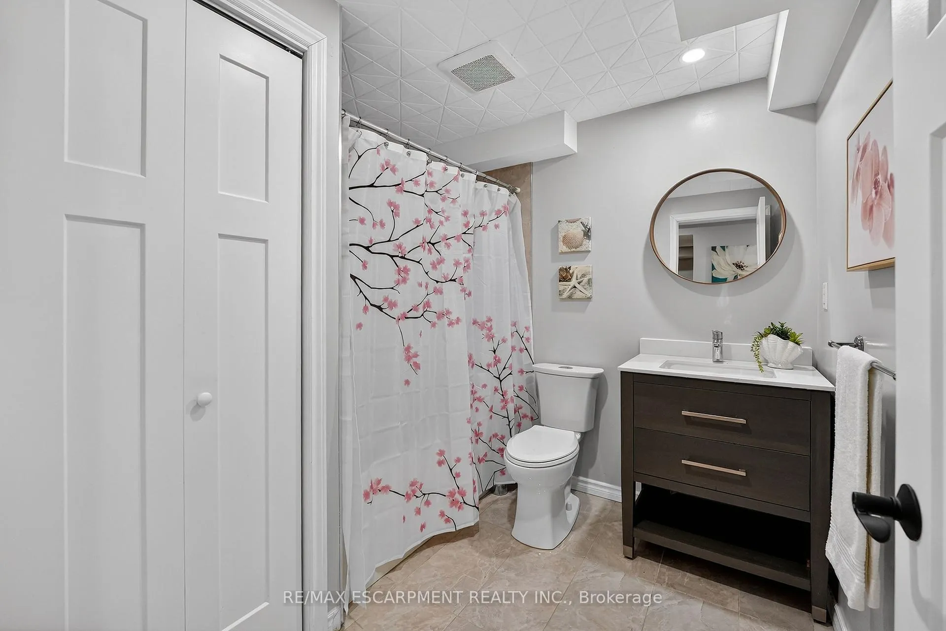 Photo 18 of 13 Dandurand Court, Grimsby, Grimsby East — HOMEH