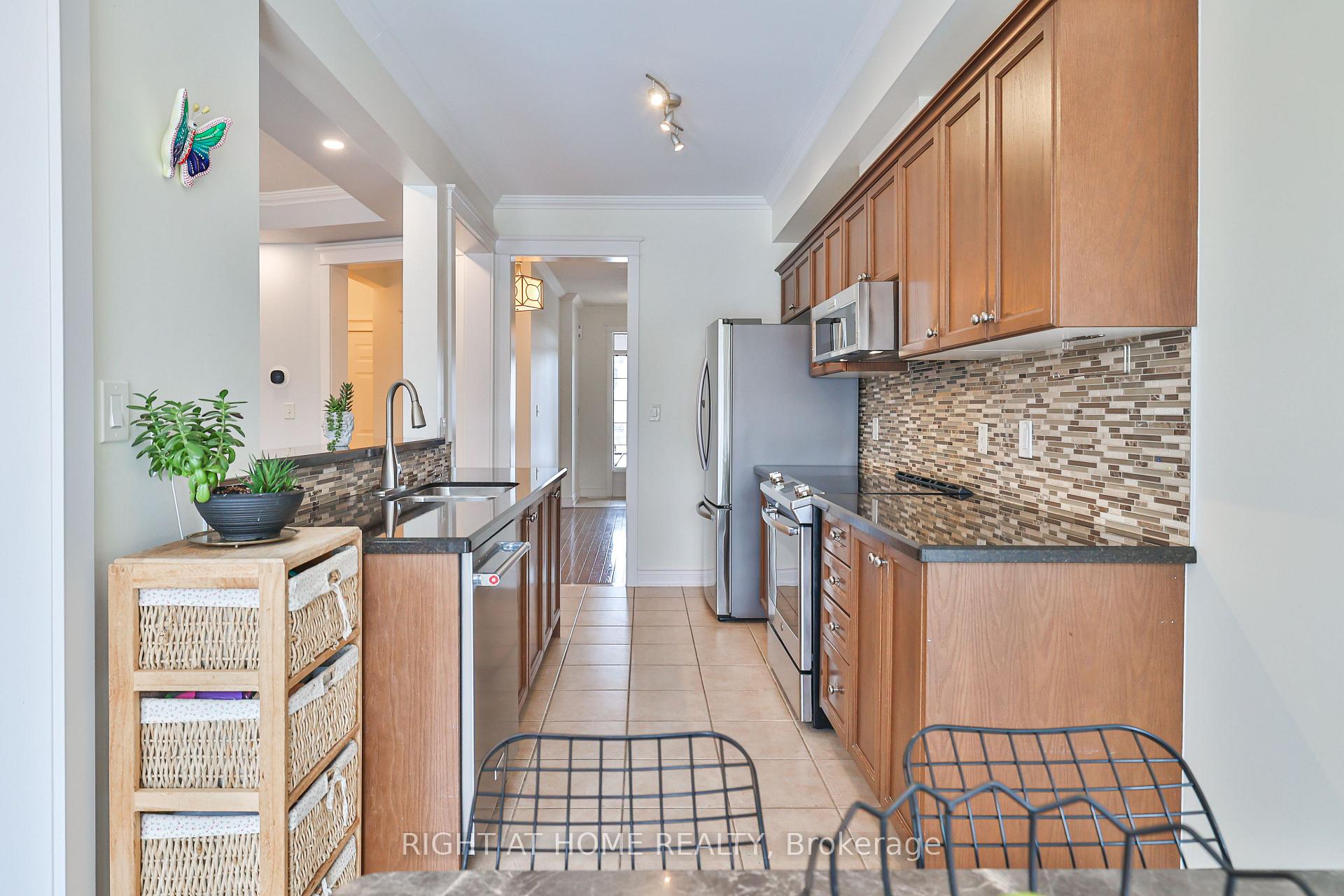 Photo 11 of Unit 35, 4241 Sarazen Drive, Burlington, Rose — HOMEH