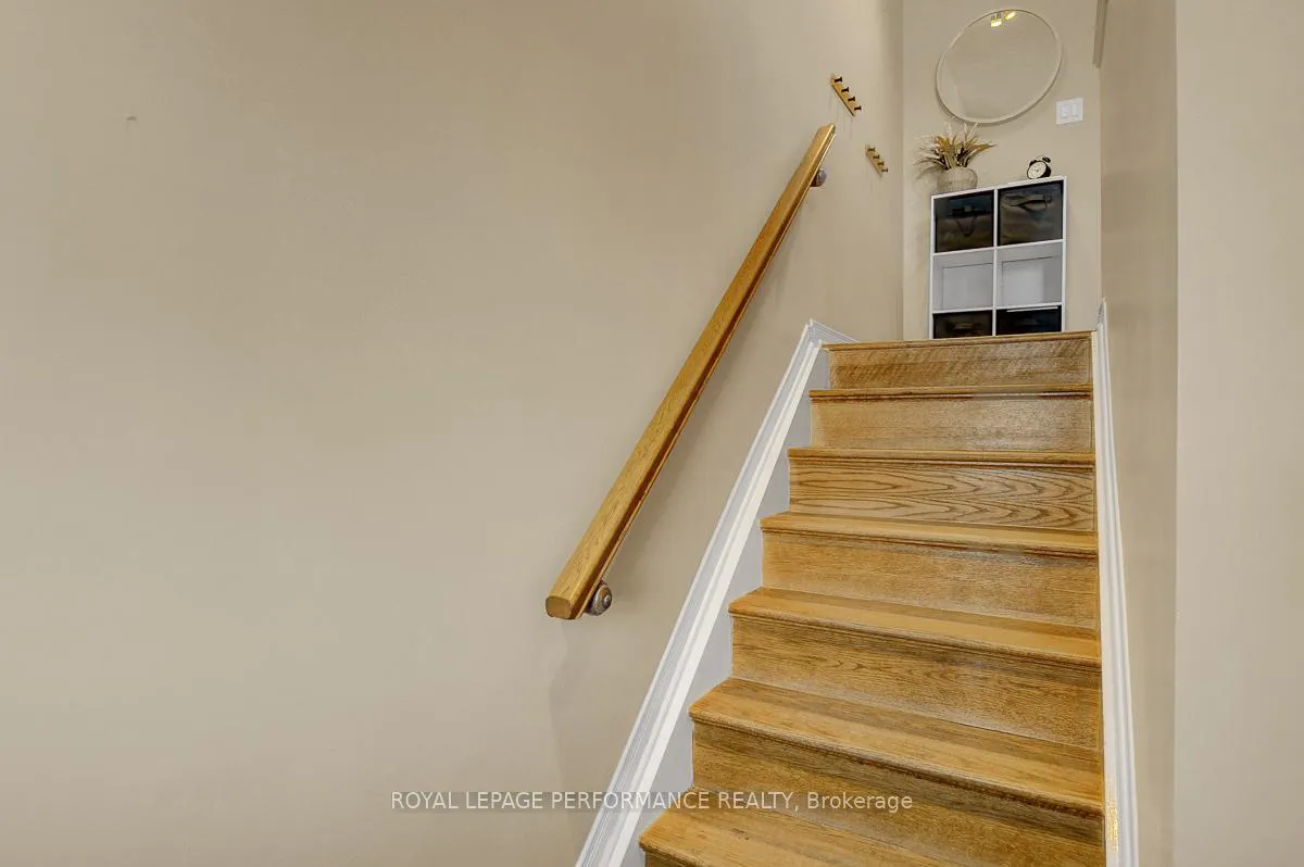 Photo 4 of 95 Manhattan Crescent, Ottawa, Central Park — HOMEH