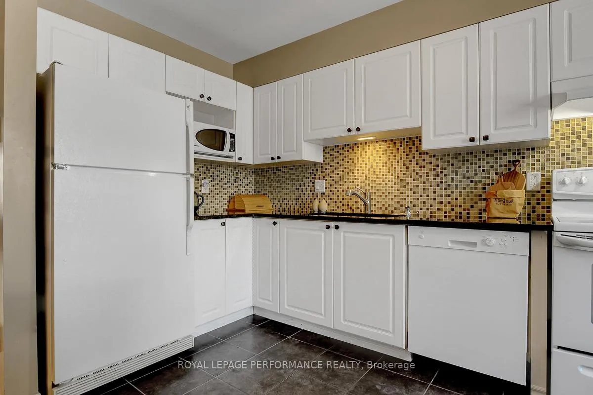 Photo 10 of 95 Manhattan Crescent, Ottawa, Central Park — HOMEH