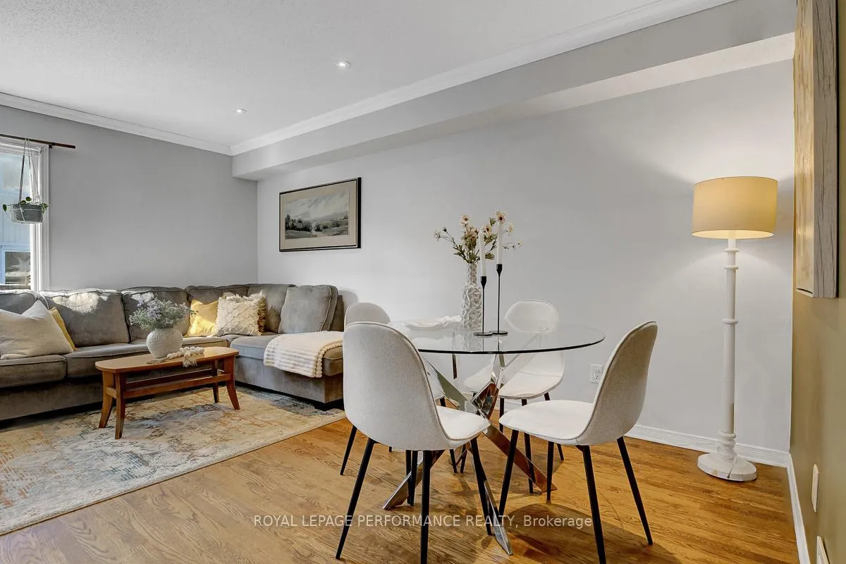 Photo 15 of 95 Manhattan Crescent, Ottawa, Central Park — HOMEH