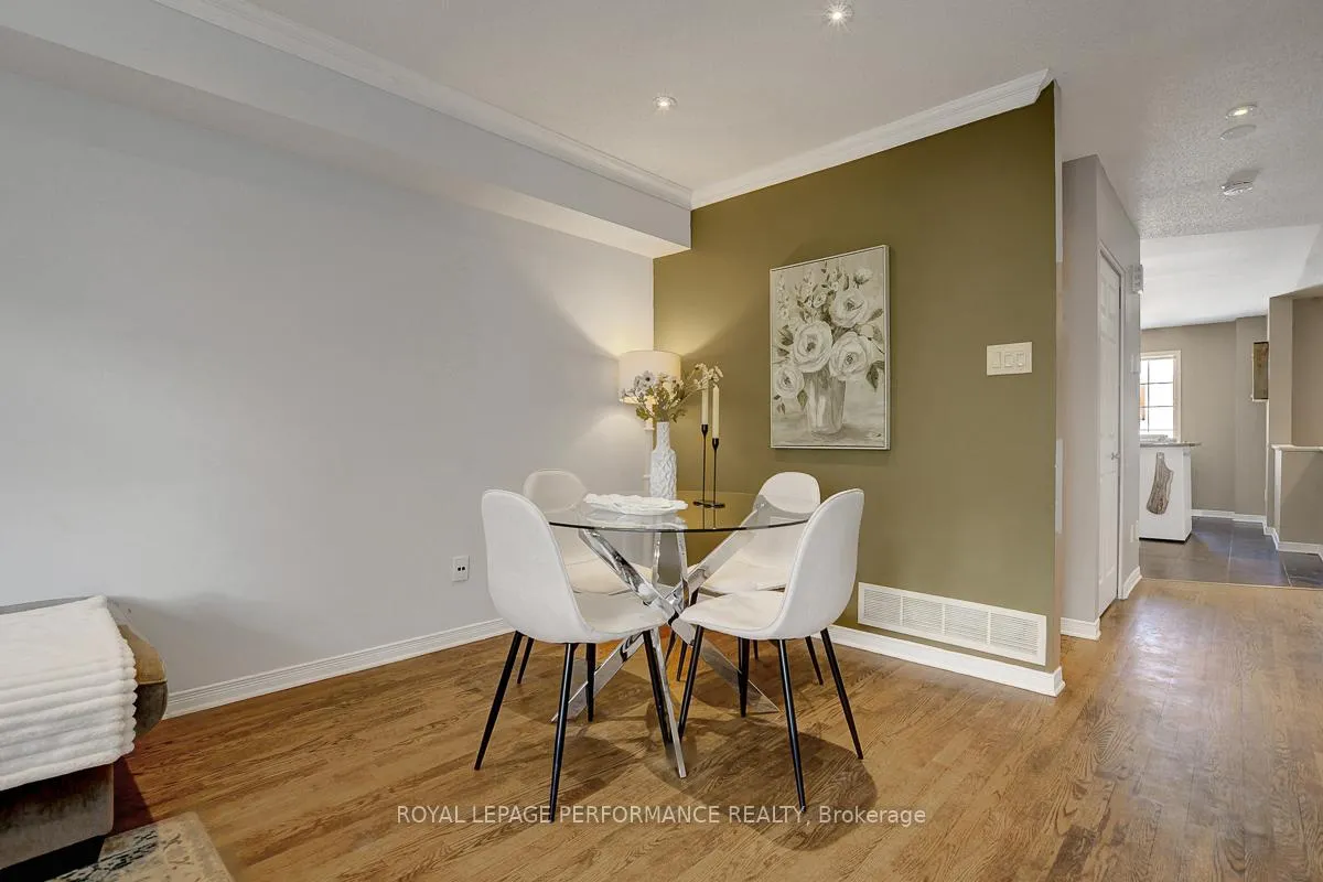 Photo 16 of 95 Manhattan Crescent, Ottawa, Central Park — HOMEH