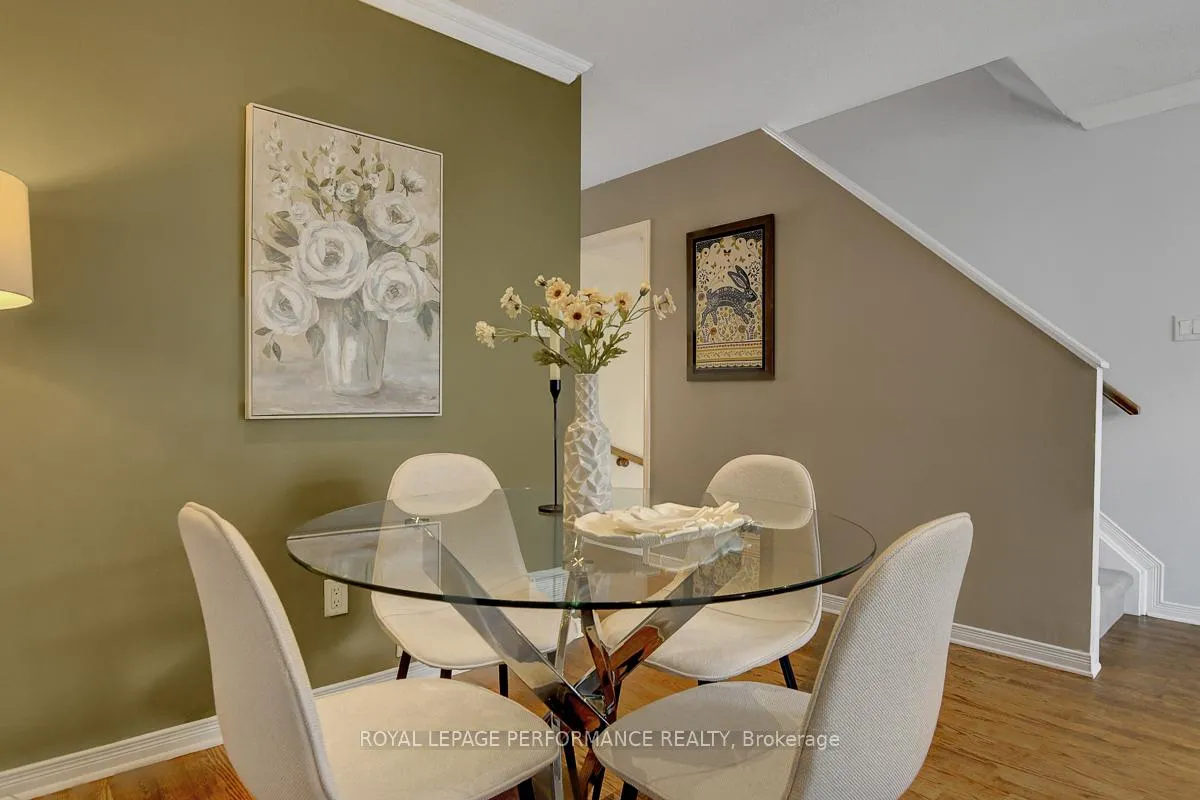 Photo 17 of 95 Manhattan Crescent, Ottawa, Central Park — HOMEH