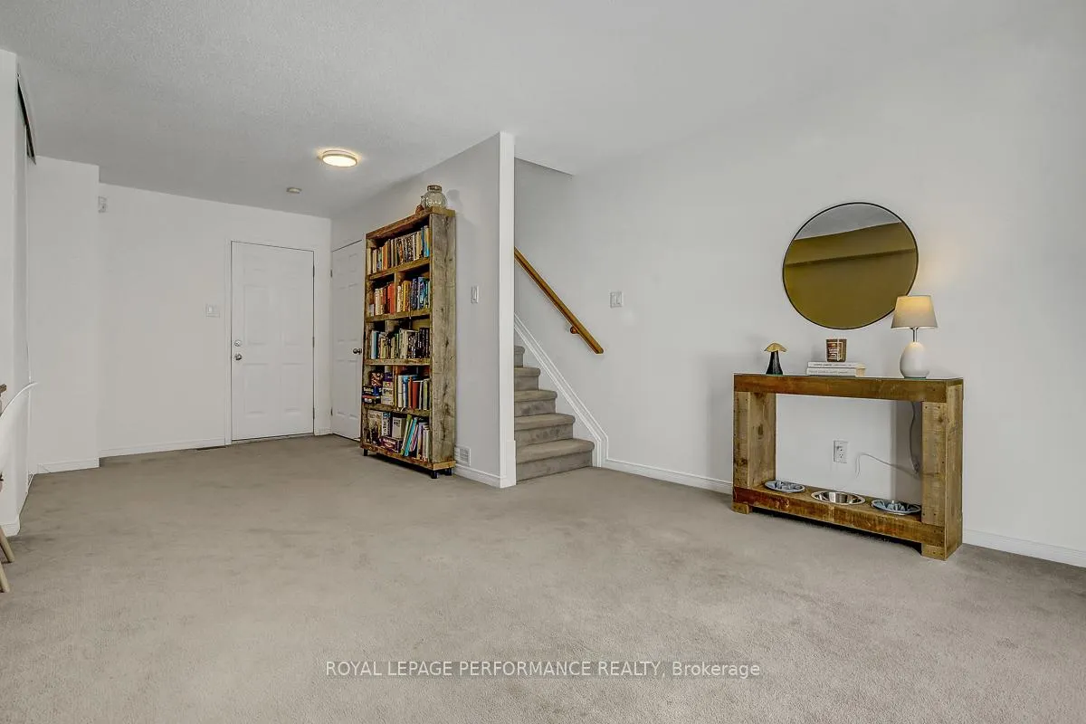 Photo 33 of 95 Manhattan Crescent, Ottawa, Central Park — HOMEH