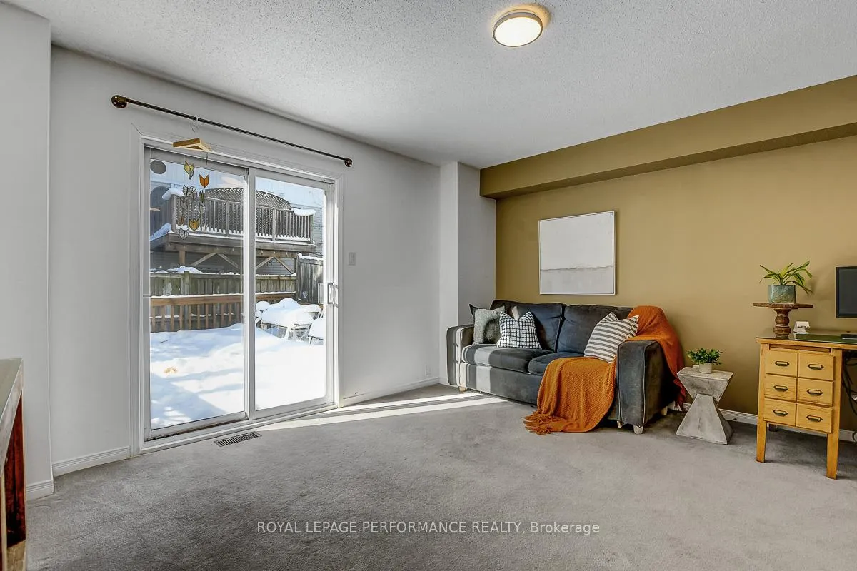 Photo 34 of 95 Manhattan Crescent, Ottawa, Central Park — HOMEH