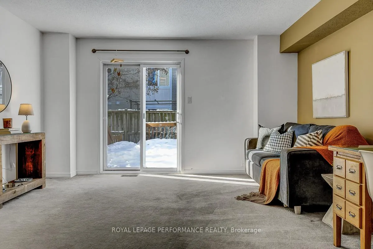 Photo 37 of 95 Manhattan Crescent, Ottawa, Central Park — HOMEH