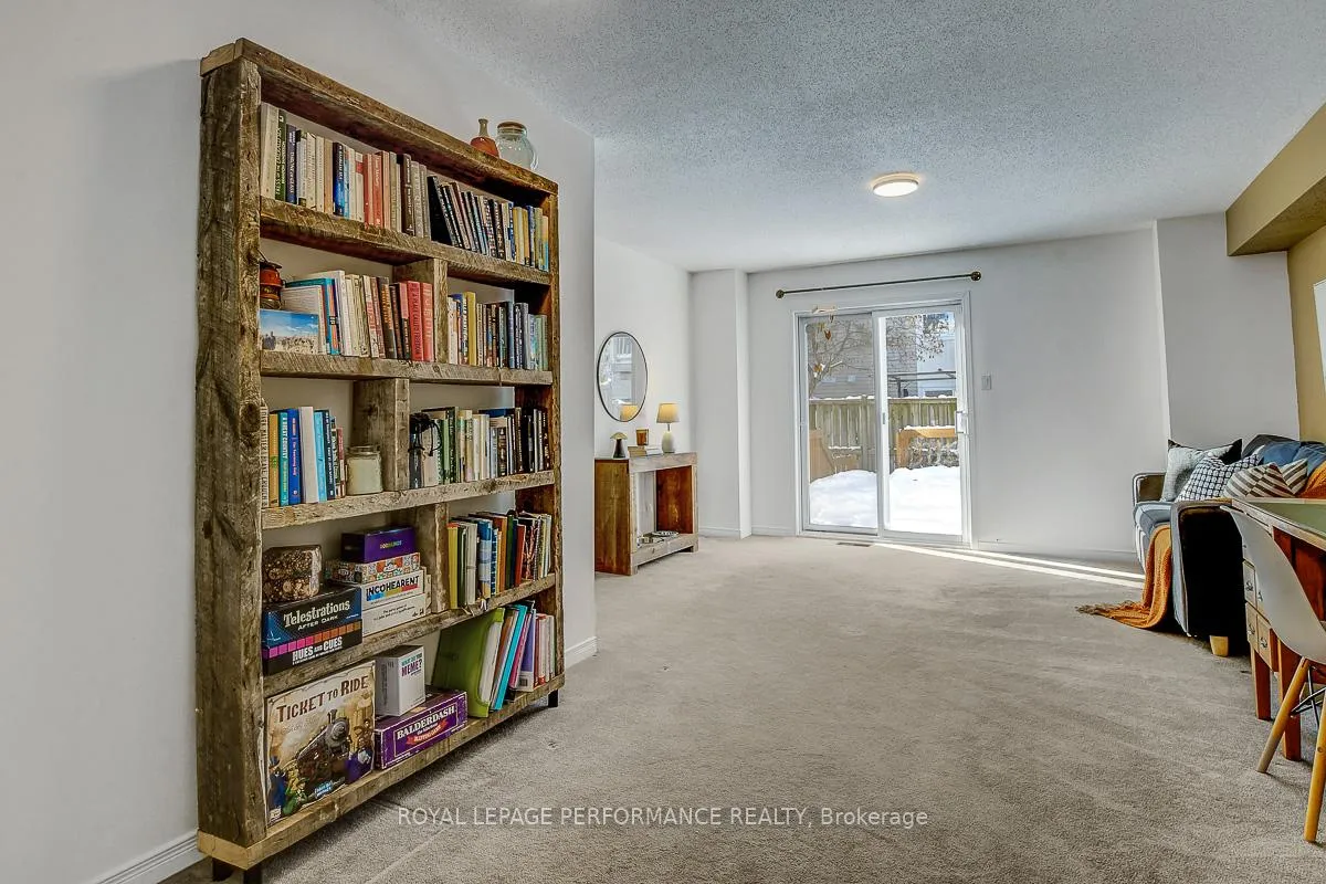 Photo 38 of 95 Manhattan Crescent, Ottawa, Central Park — HOMEH