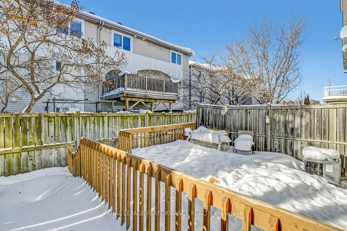Photo 42 of 95 Manhattan Crescent, Ottawa, Central Park — HOMEH
