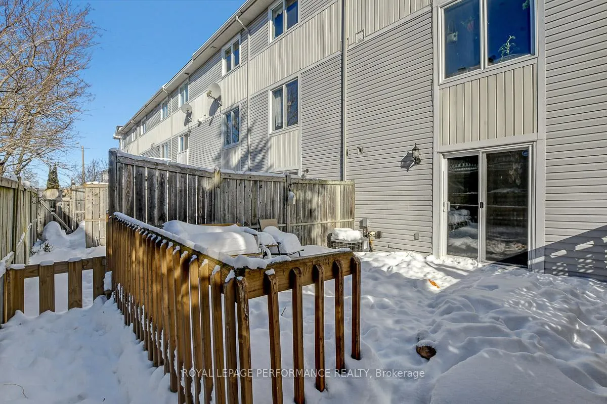 Photo 43 of 95 Manhattan Crescent, Ottawa, Central Park — HOMEH