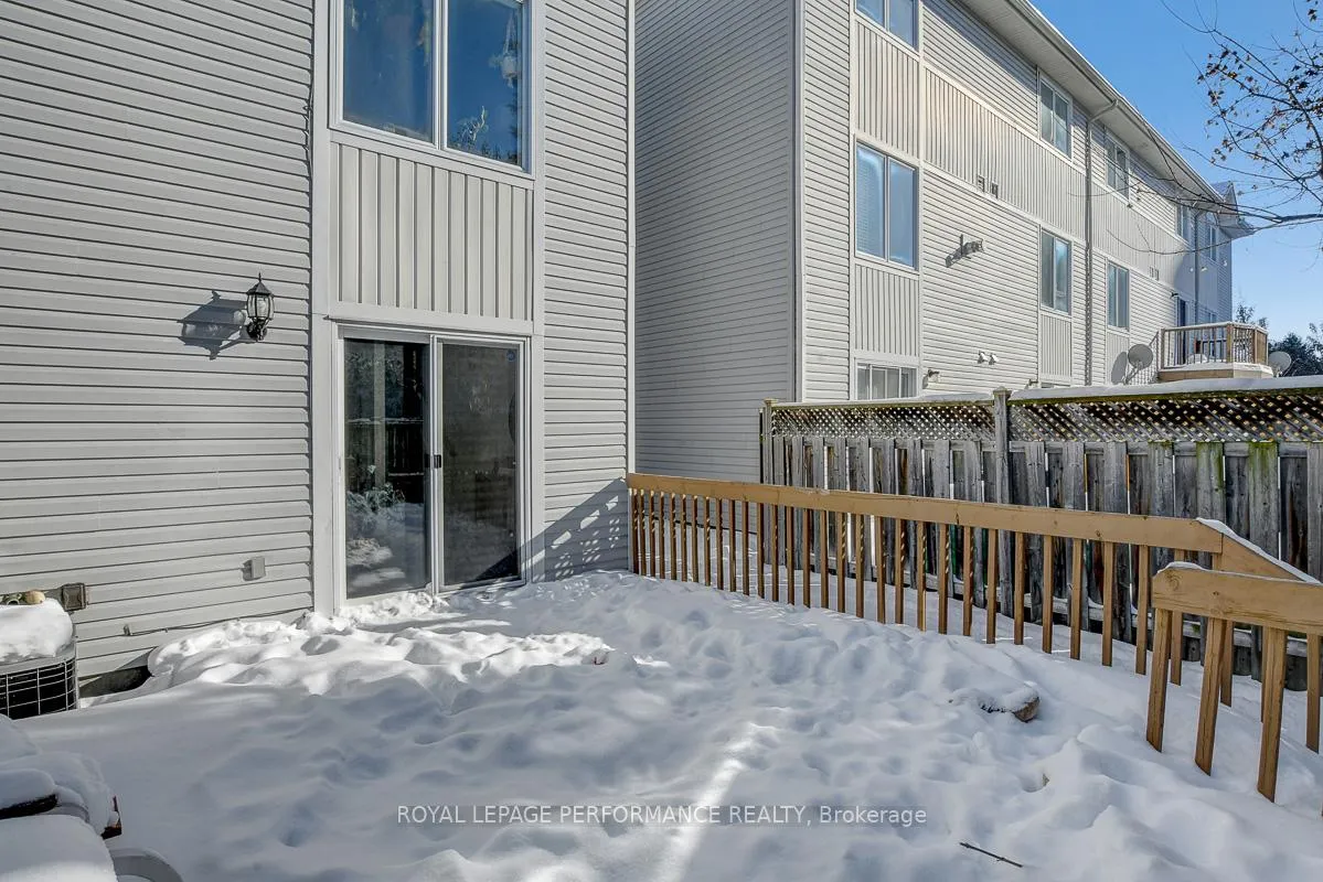 Photo 44 of 95 Manhattan Crescent, Ottawa, Central Park — HOMEH