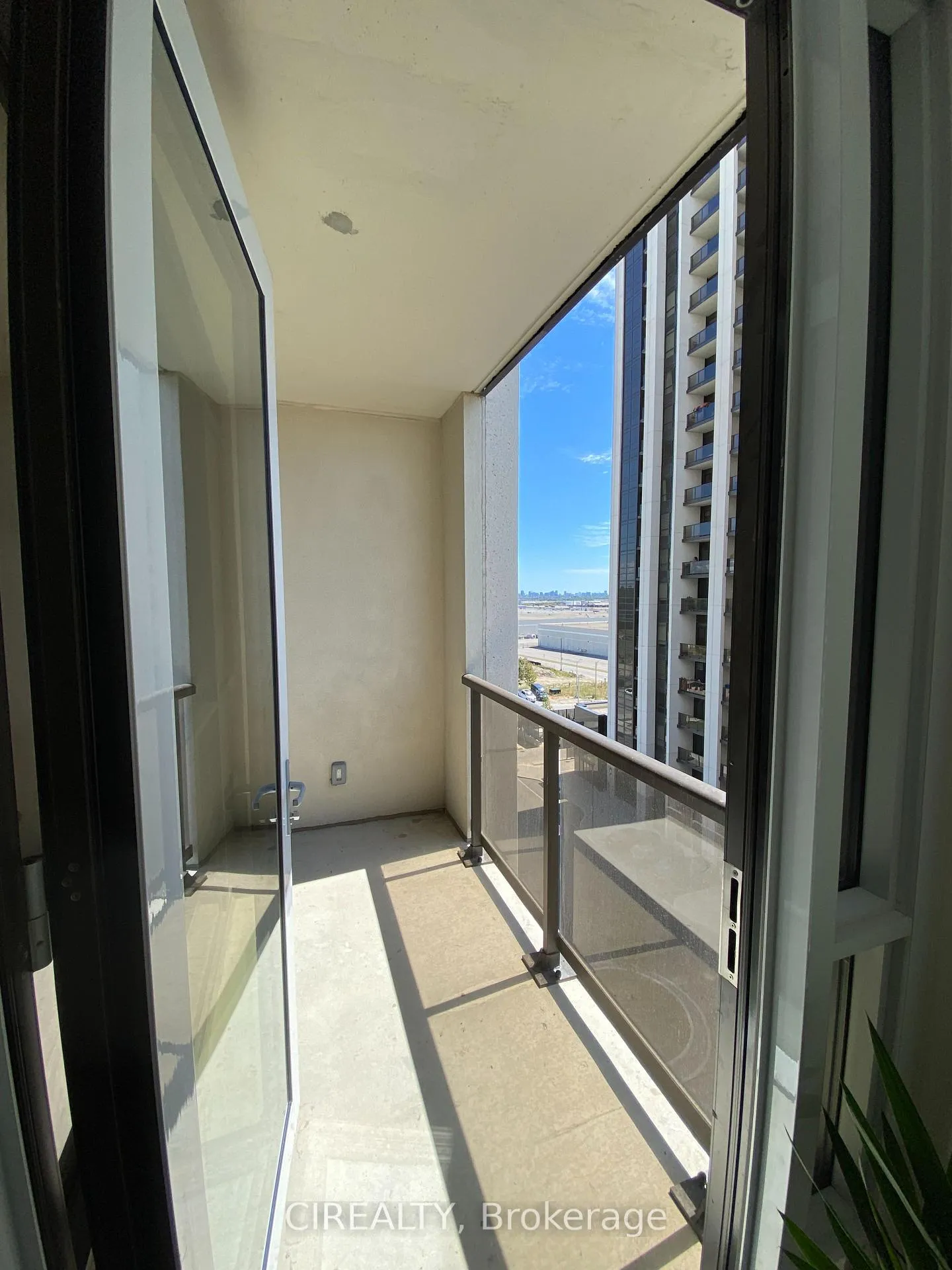 Photo 14 of Unit 707, 9085 Jane Street, Vaughan, Concord — HOMEH