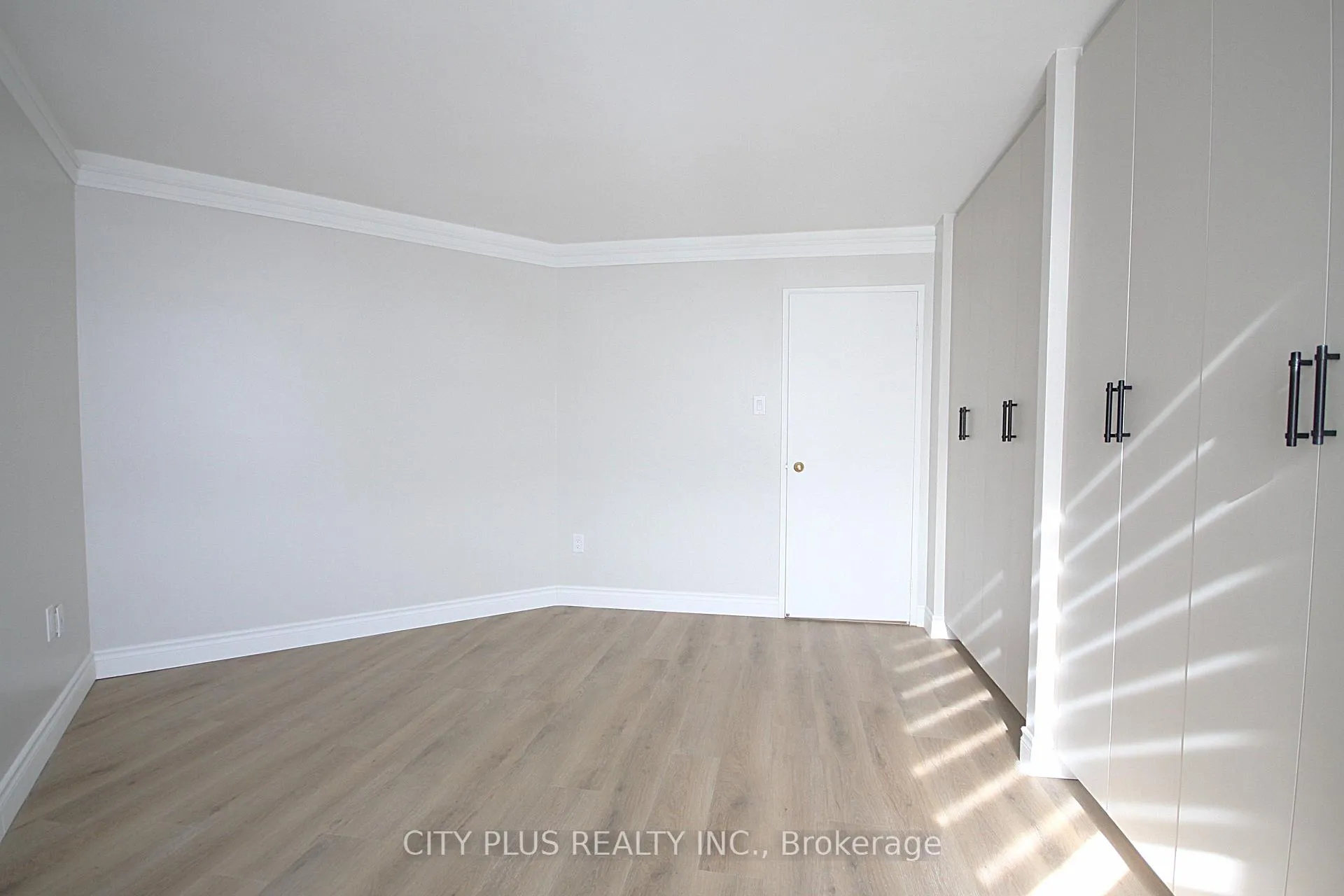 Photo 5 of Unit 1607, 7460 Bathurst Street, Vaughan, Brownridge — HOMEH