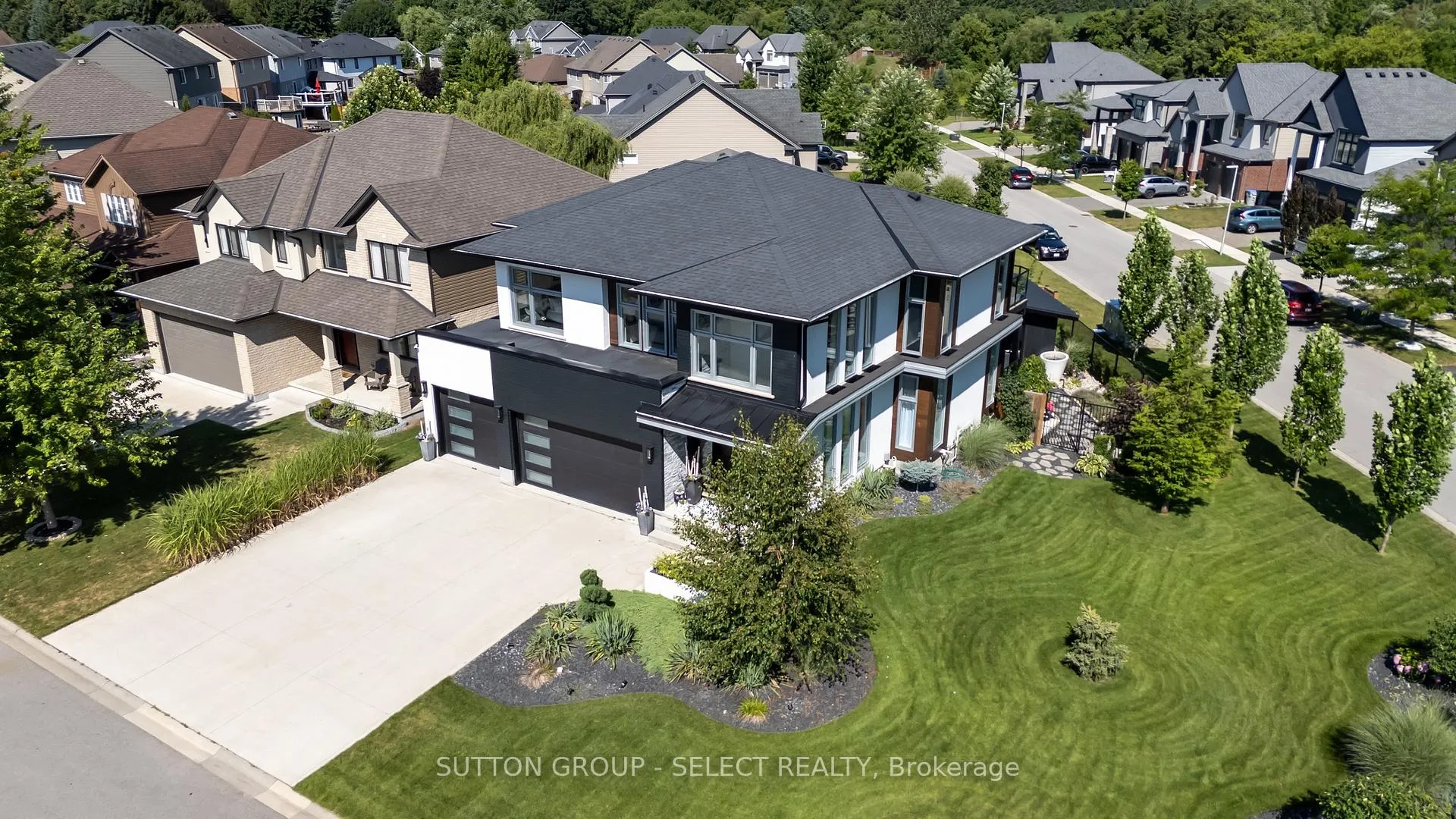 Photo 2 of 7 Valleyview Crescent, Middlesex Centre, Komoka — HOMEH