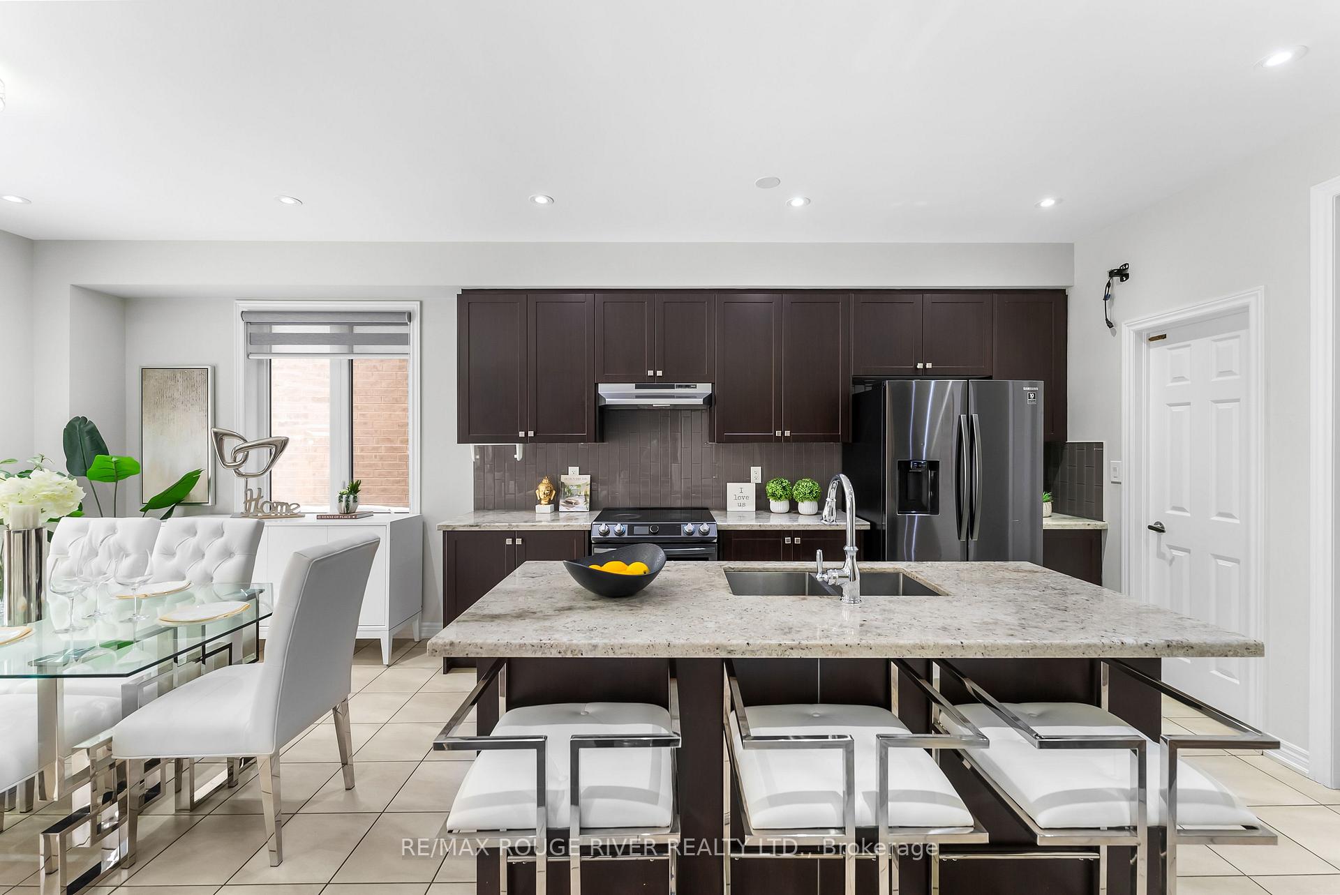 Photo 5 of 1137 Enchanted Crescent, Pickering, Rural Pickering — HOMEH