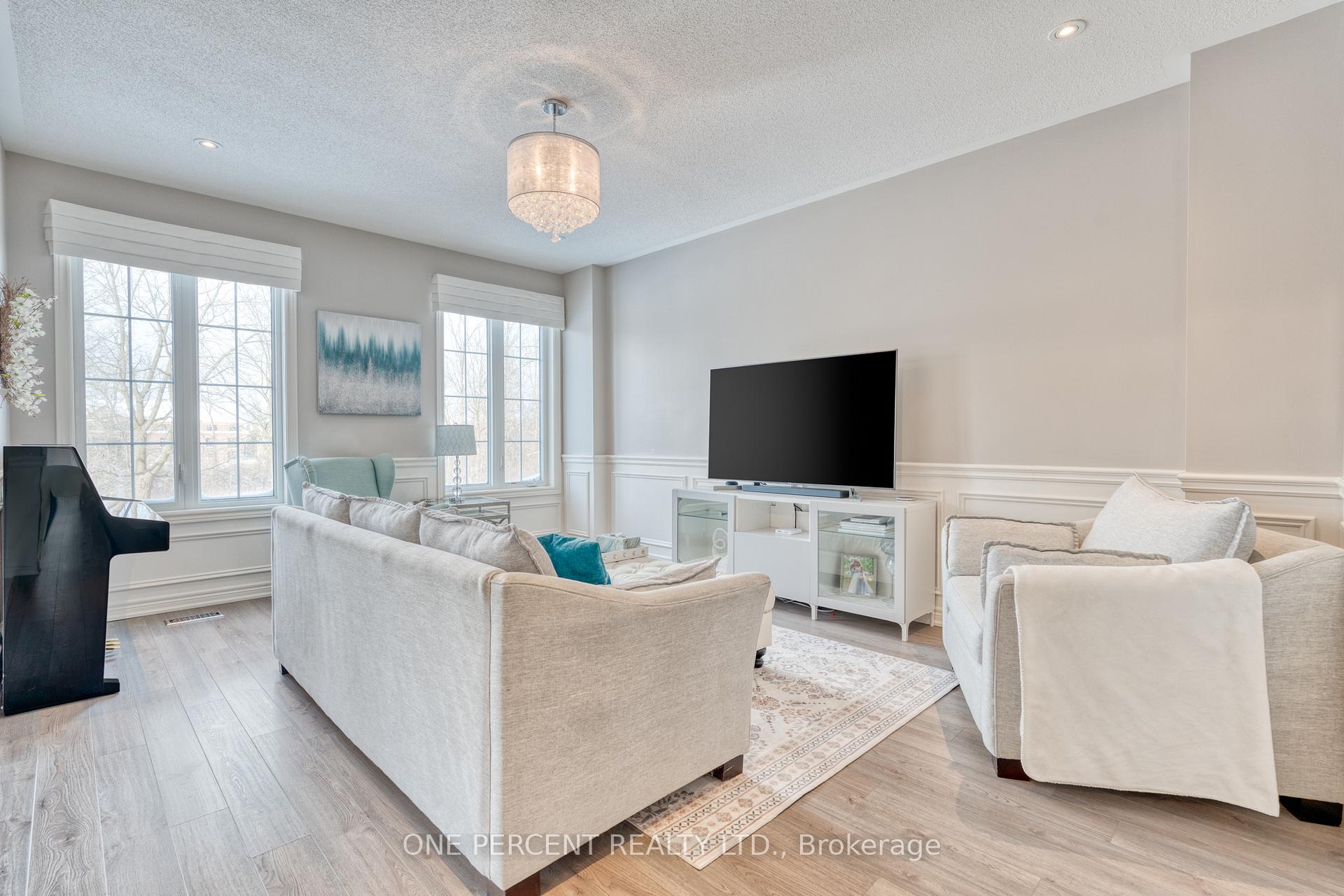 Photo 8 of 311 Humphrey Street, Hamilton, Waterdown — HOMEH