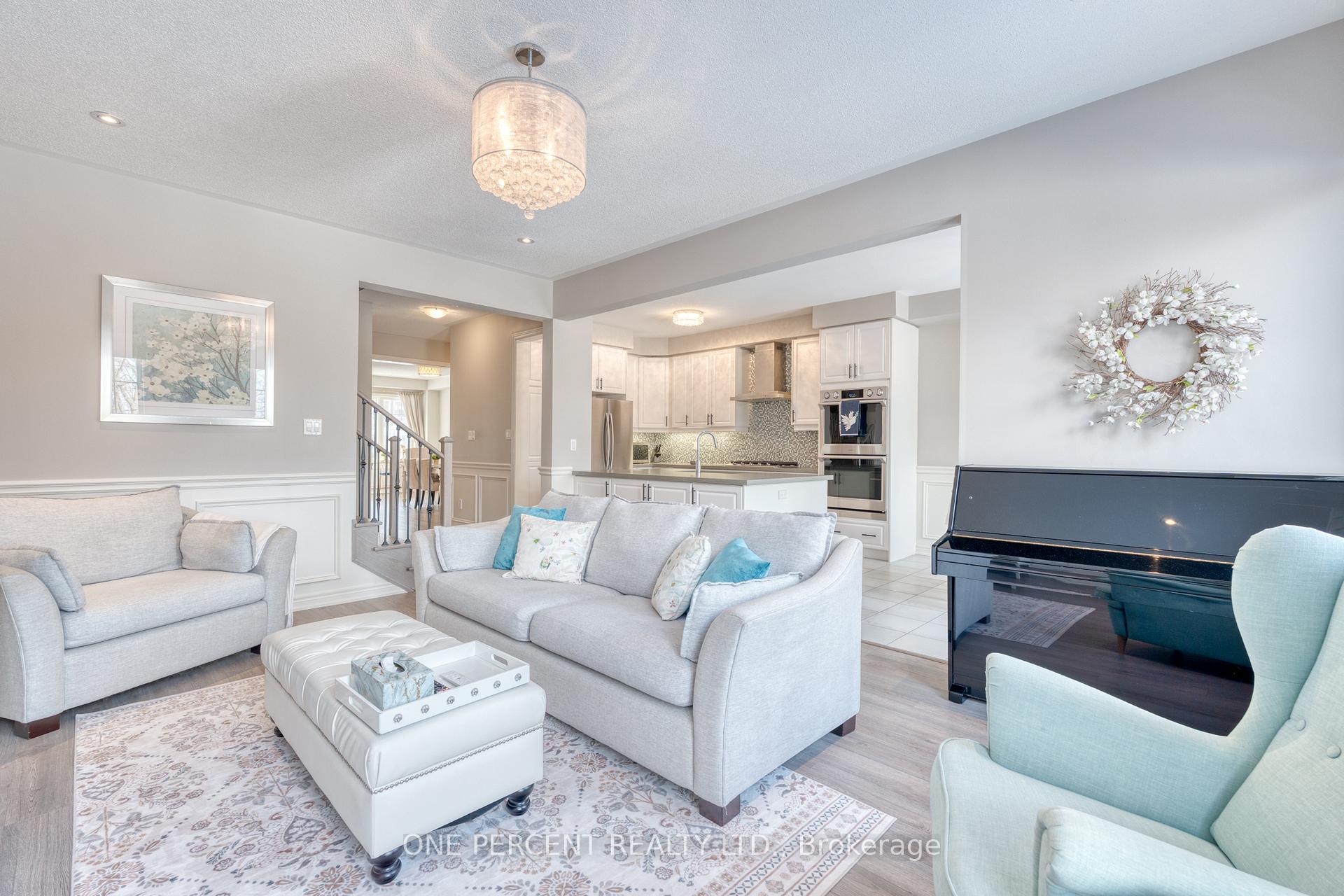 Photo 10 of 311 Humphrey Street, Hamilton, Waterdown — HOMEH
