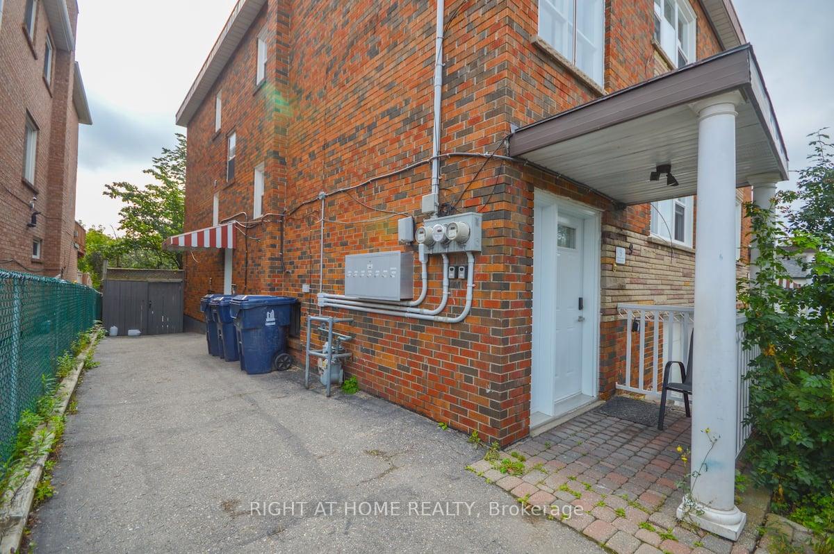 Front of Unit 2, 9 Donald Avenue
