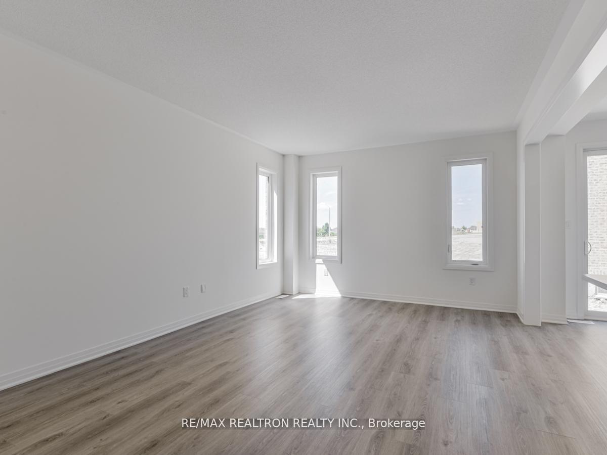 Photo 10 of 17 Shepherd Drive, Barrie, Rural Barrie Southeast — HOMEH