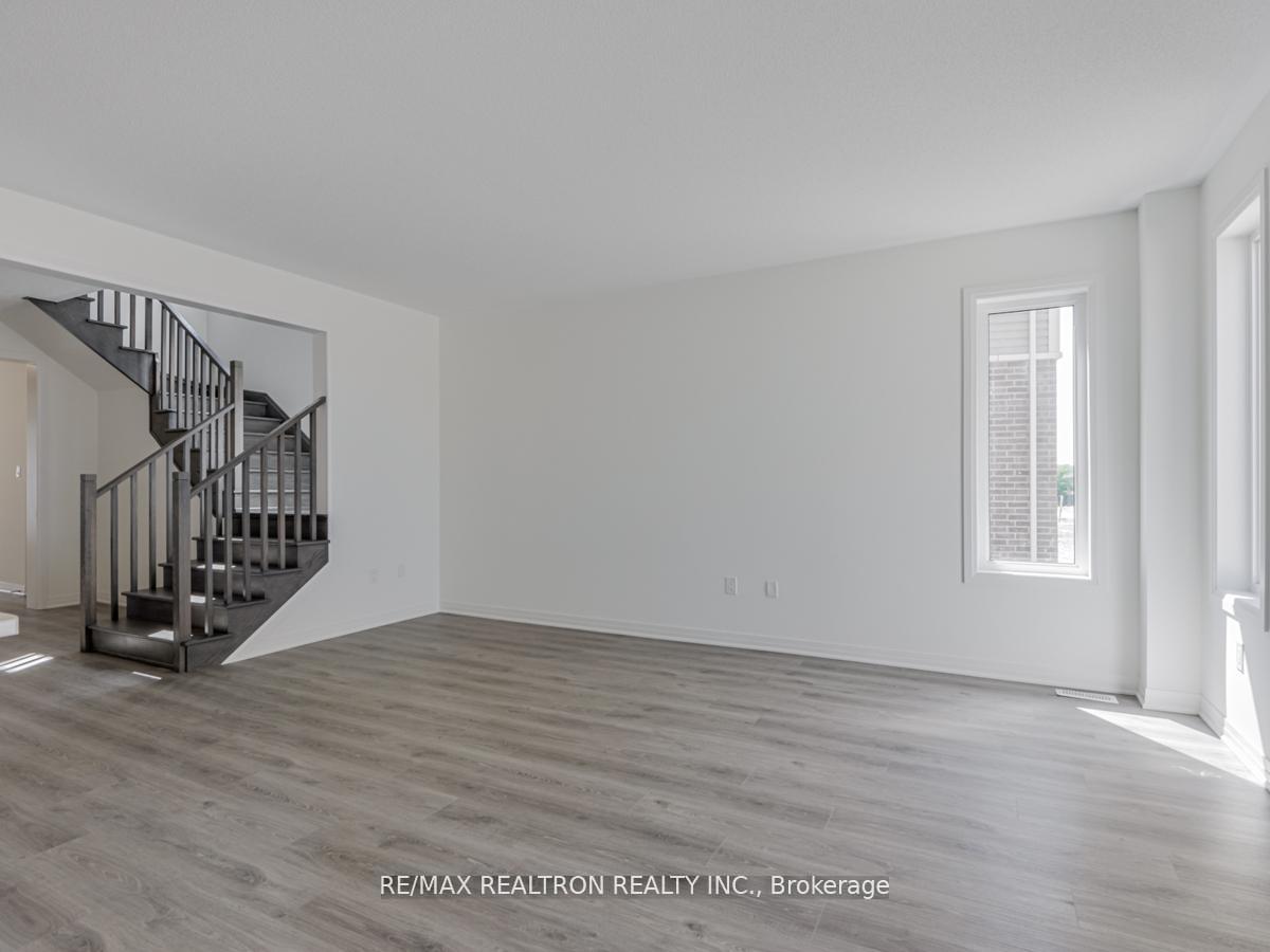 Photo 13 of 17 Shepherd Drive, Barrie, Rural Barrie Southeast — HOMEH