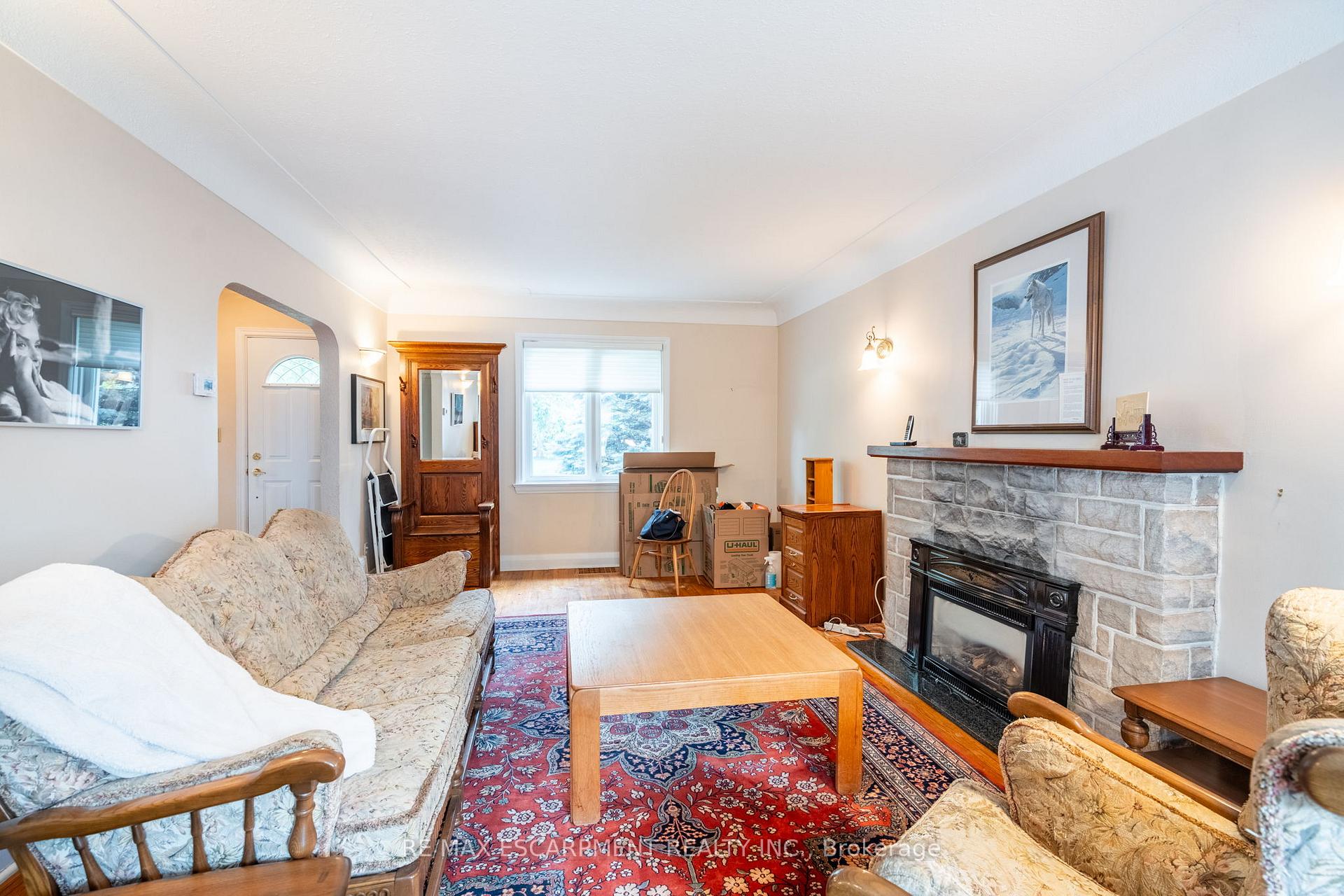 Photo 11 of 580 Emerald Street, Burlington, Brant — HOMEH