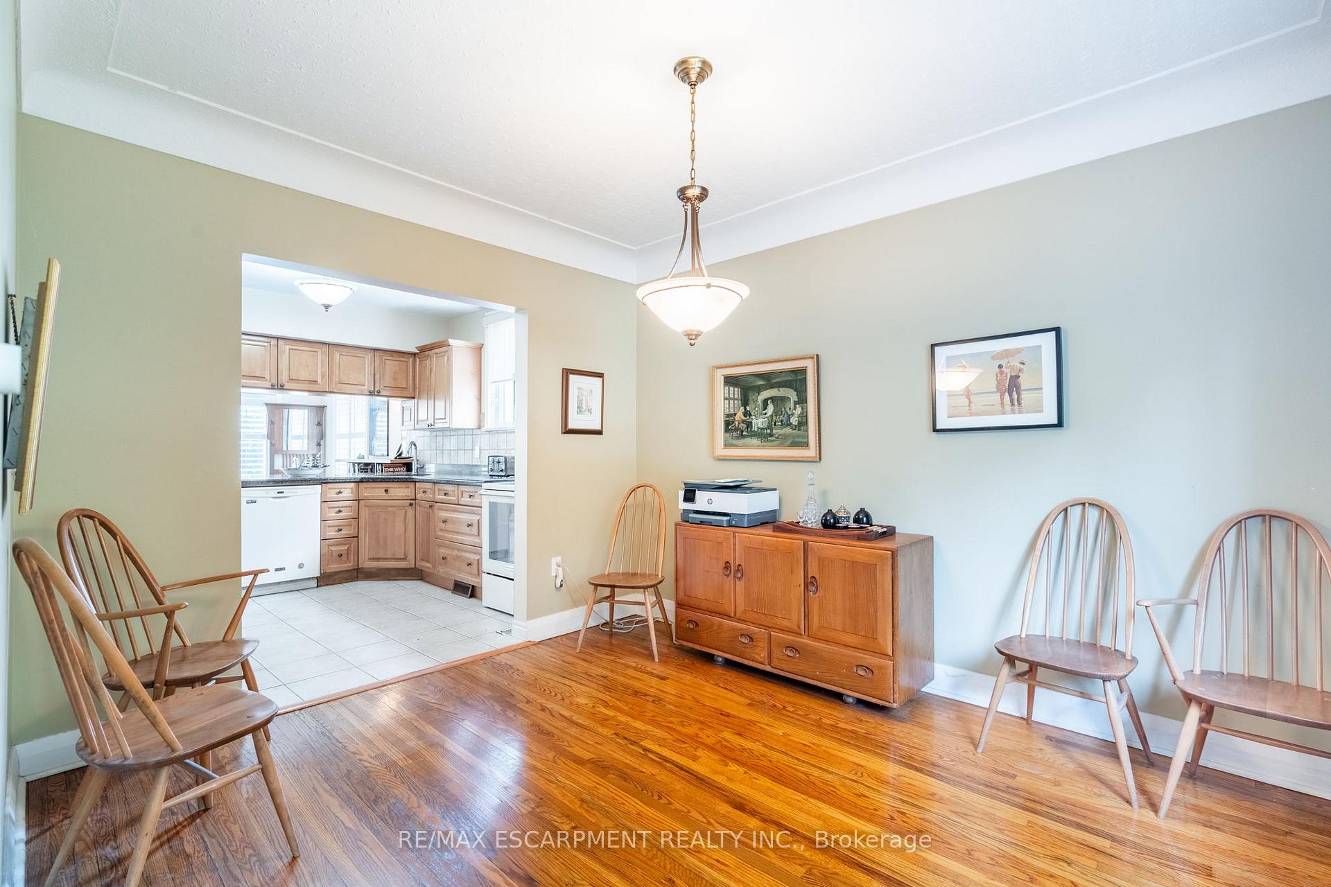 Photo 18 of 580 Emerald Street, Burlington, Brant — HOMEH