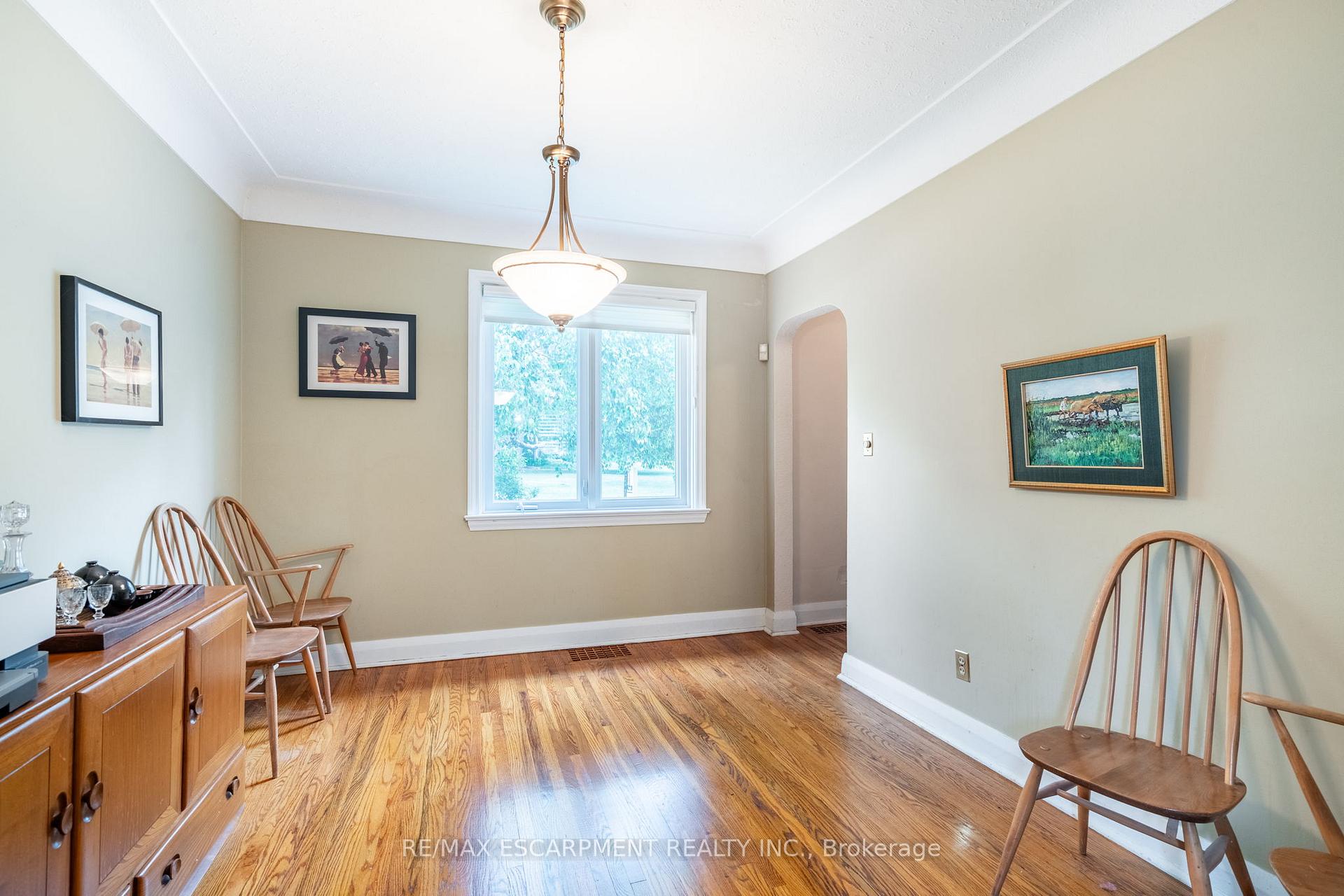 Photo 7 of 580 Emerald Street, Burlington, Brant — HOMEH