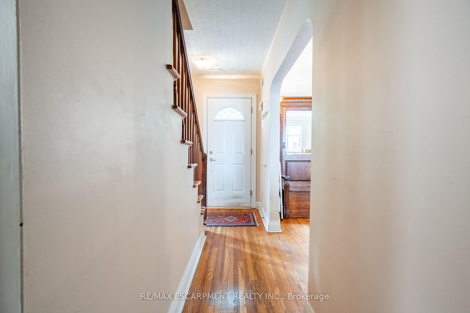 Photo 6 of 580 Emerald Street, Burlington, Brant — HOMEH