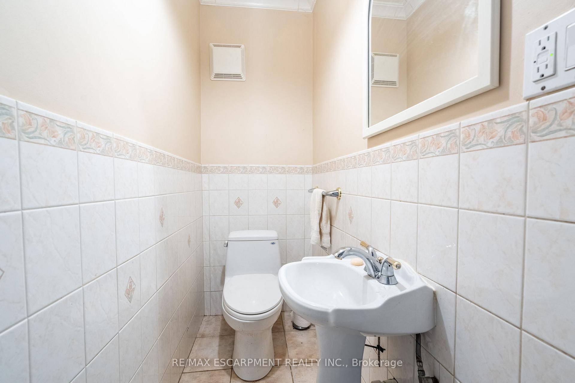 Photo 10 of 580 Emerald Street, Burlington, Brant — HOMEH