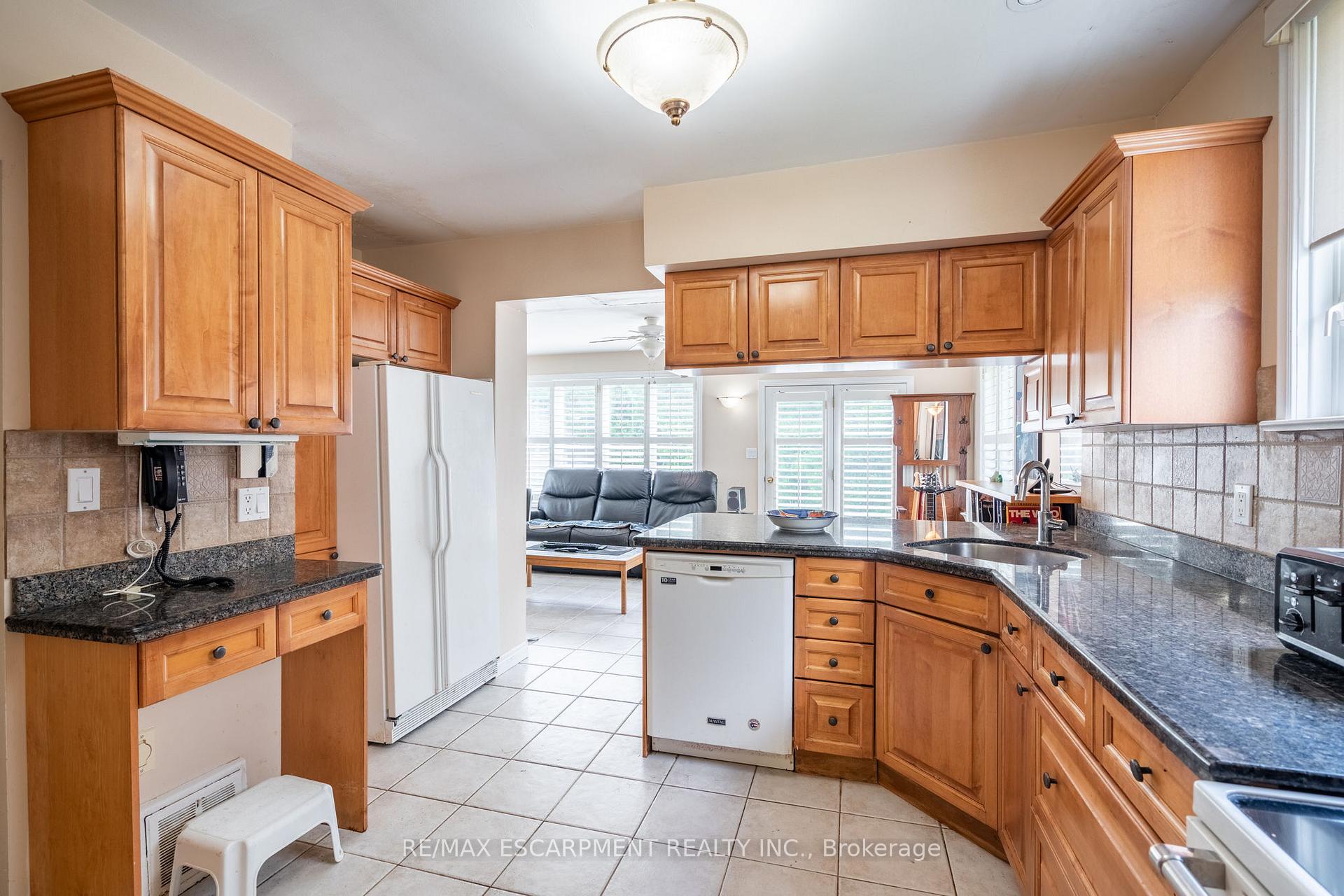 Photo 20 of 580 Emerald Street, Burlington, Brant — HOMEH